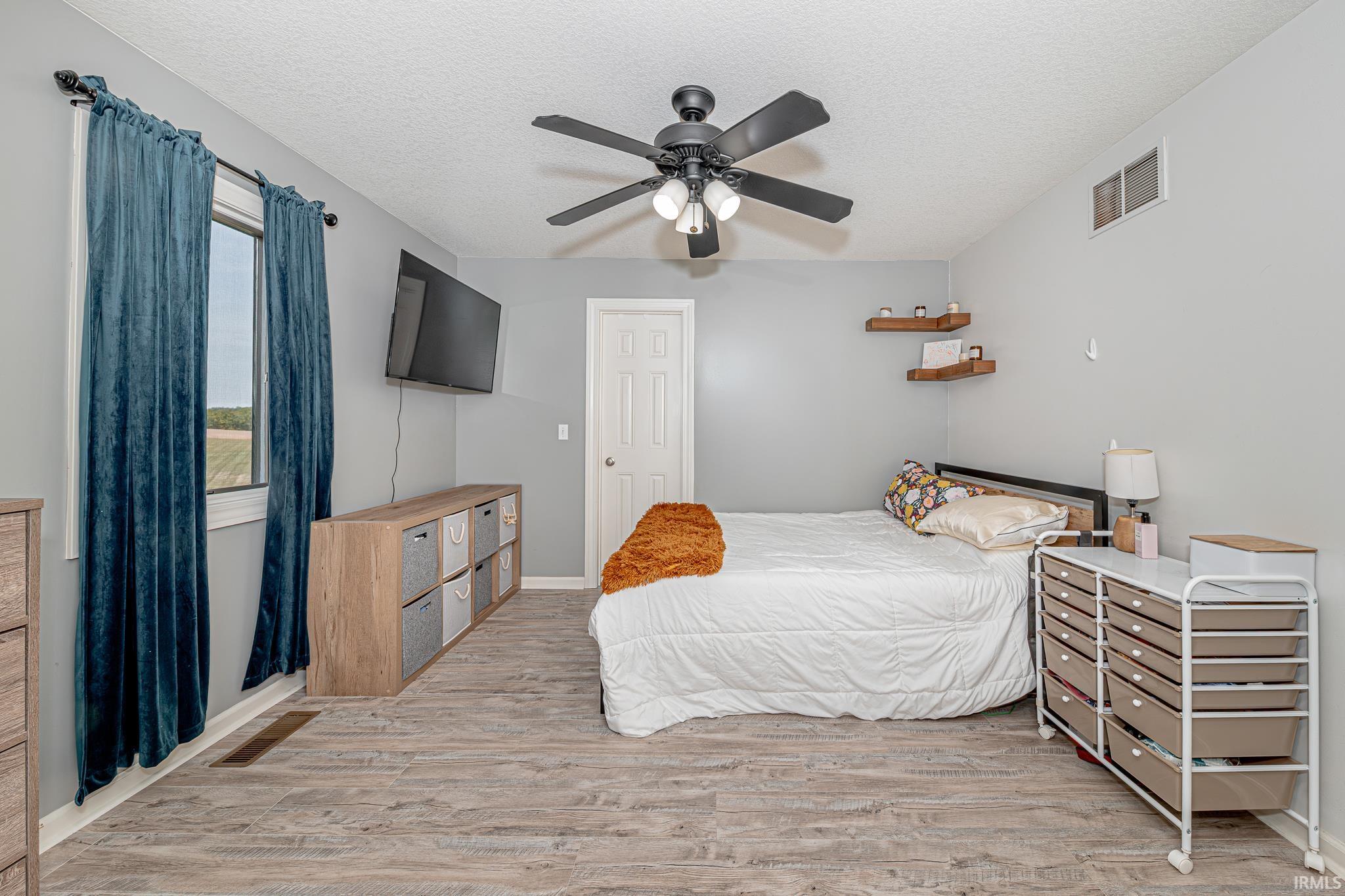 1388 W Glenview Court