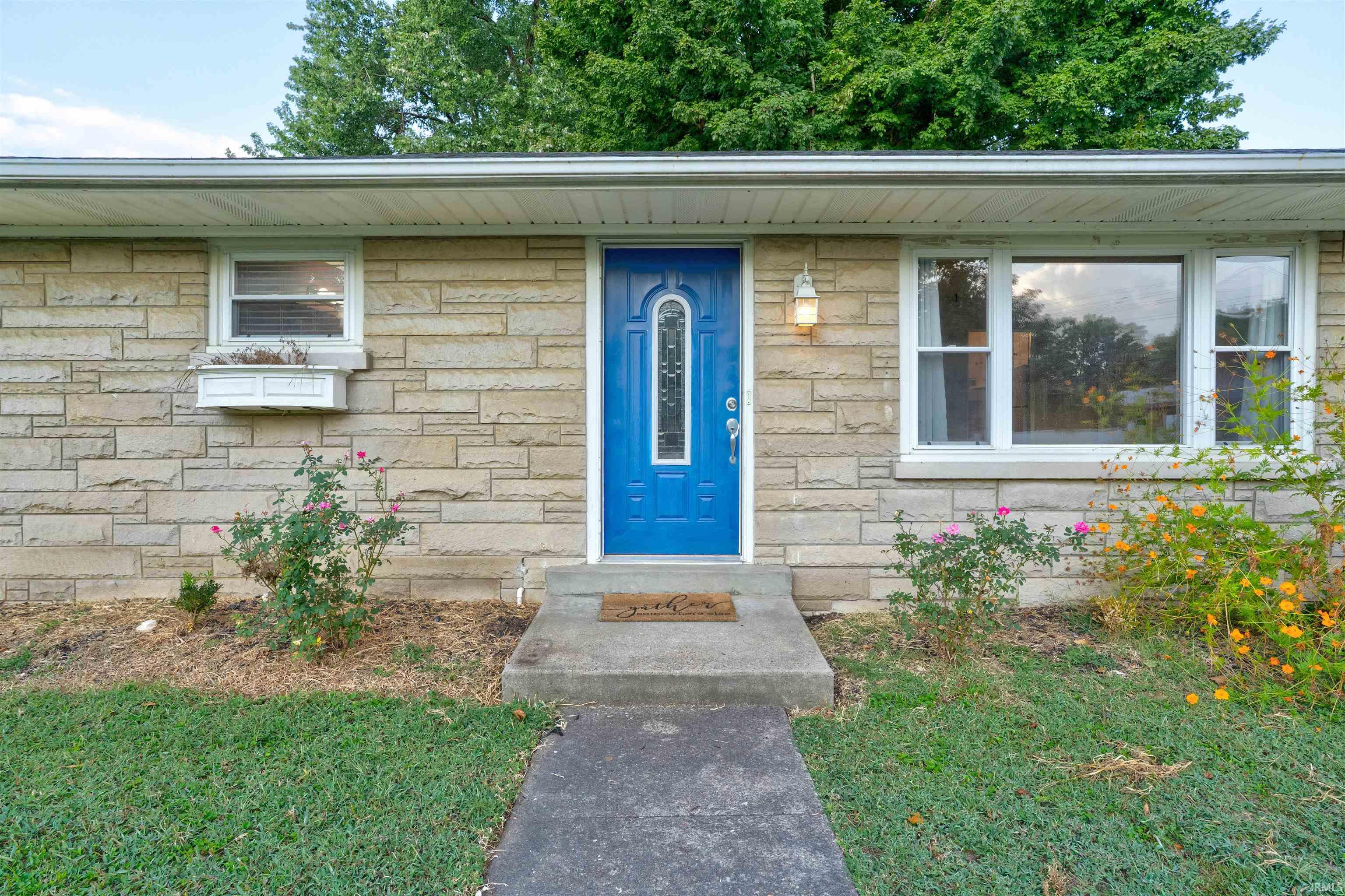 Homes for sale in Newburgh, IN | 5655 Garden Valley Rd, Newburgh, IN 47630 | MLS# 202537564