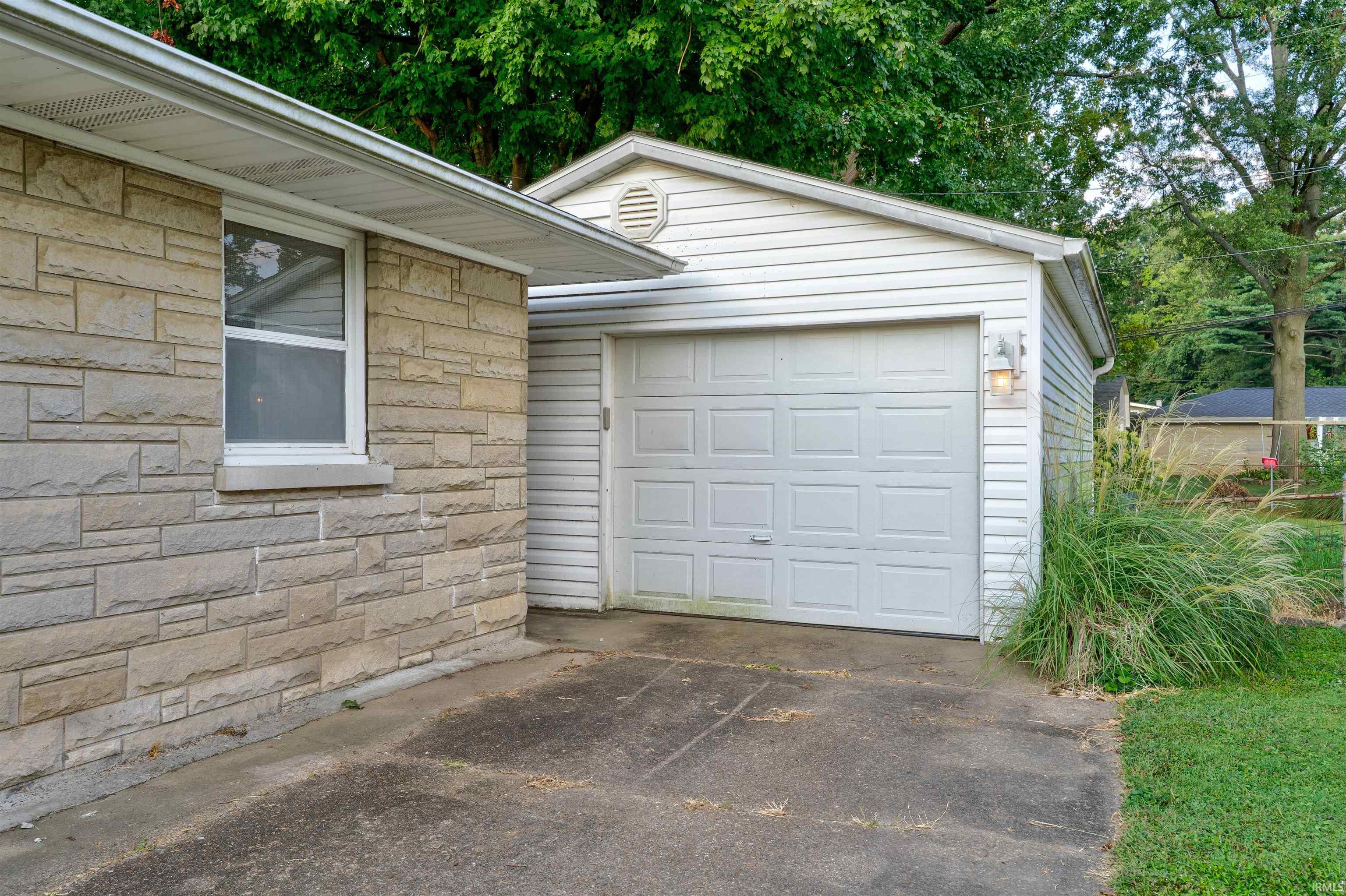 Homes for sale in Newburgh, IN | 5655 Garden Valley Rd, Newburgh, IN 47630 | MLS# 202537564