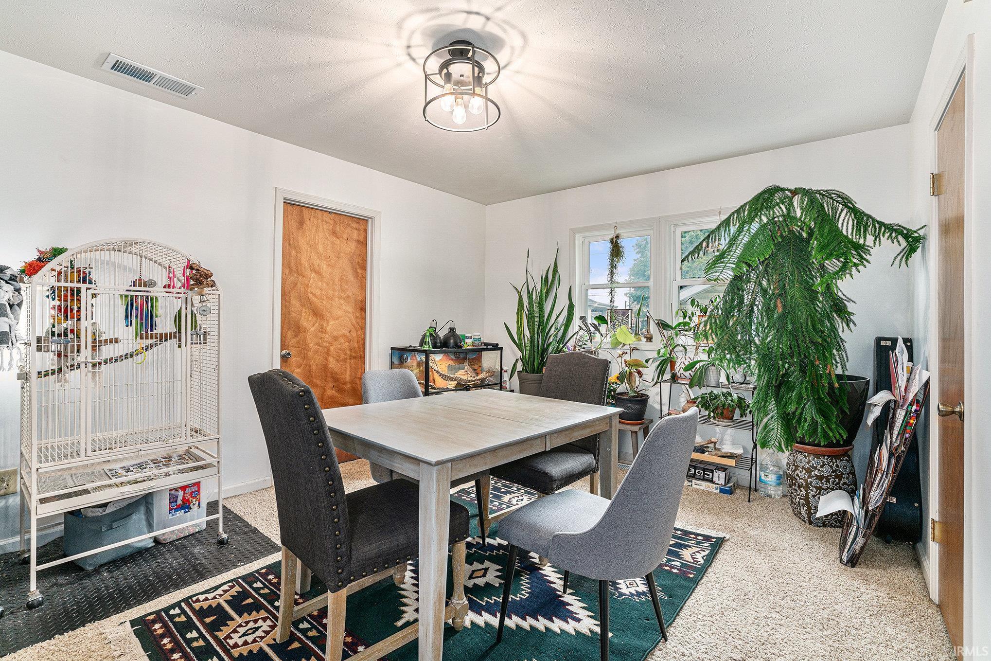 Photo 5 of 710 Kilbourn Street