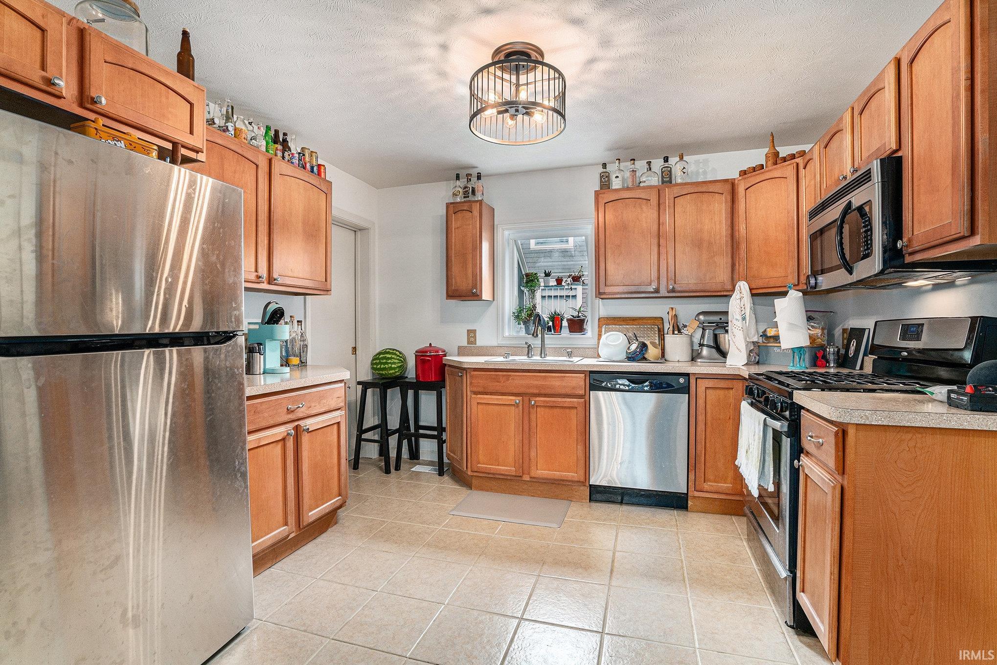 Photo 6 of 710 Kilbourn Street