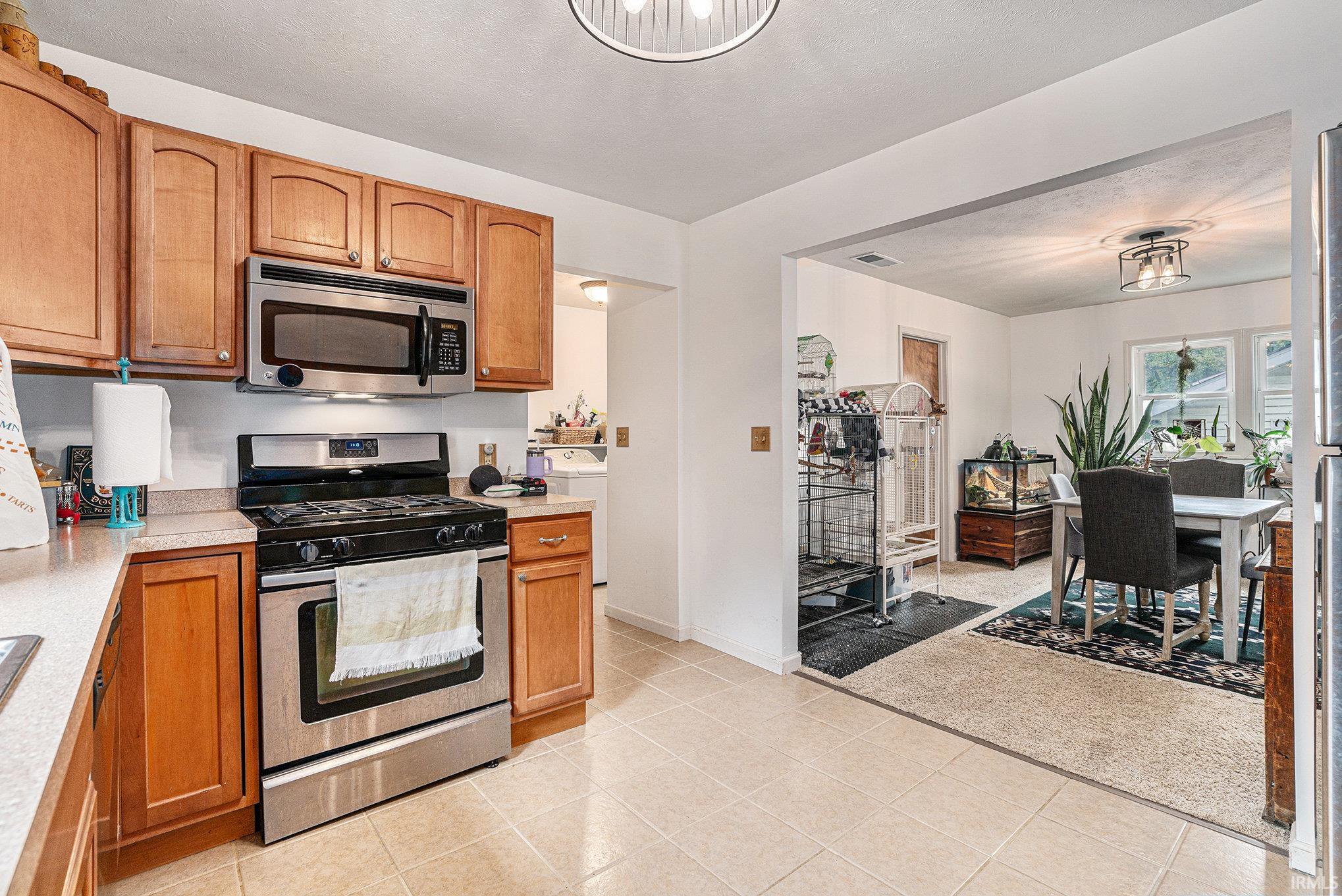 Photo 7 of 710 Kilbourn Street