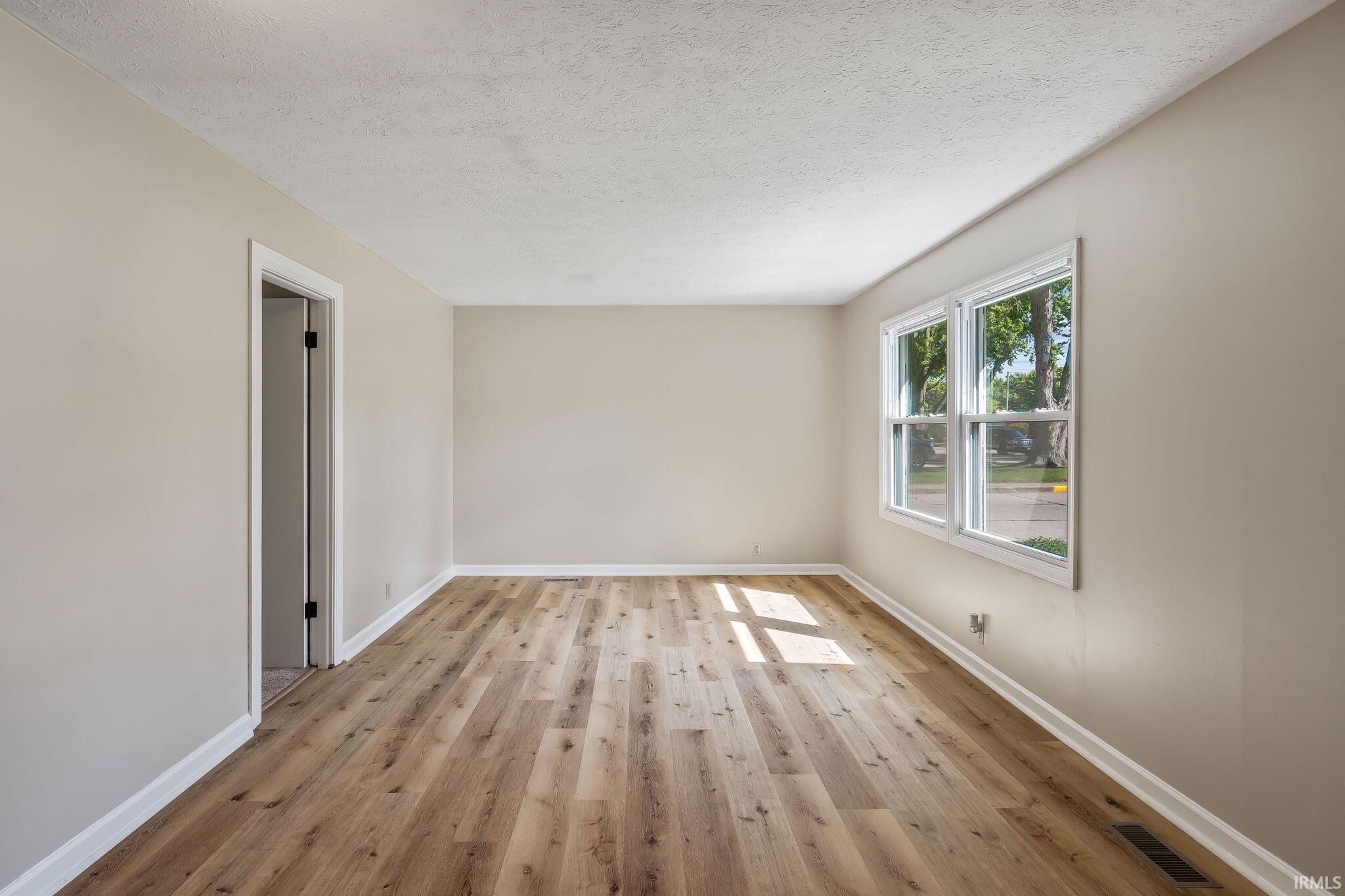 Photo 10 of 556 Broad Avenue