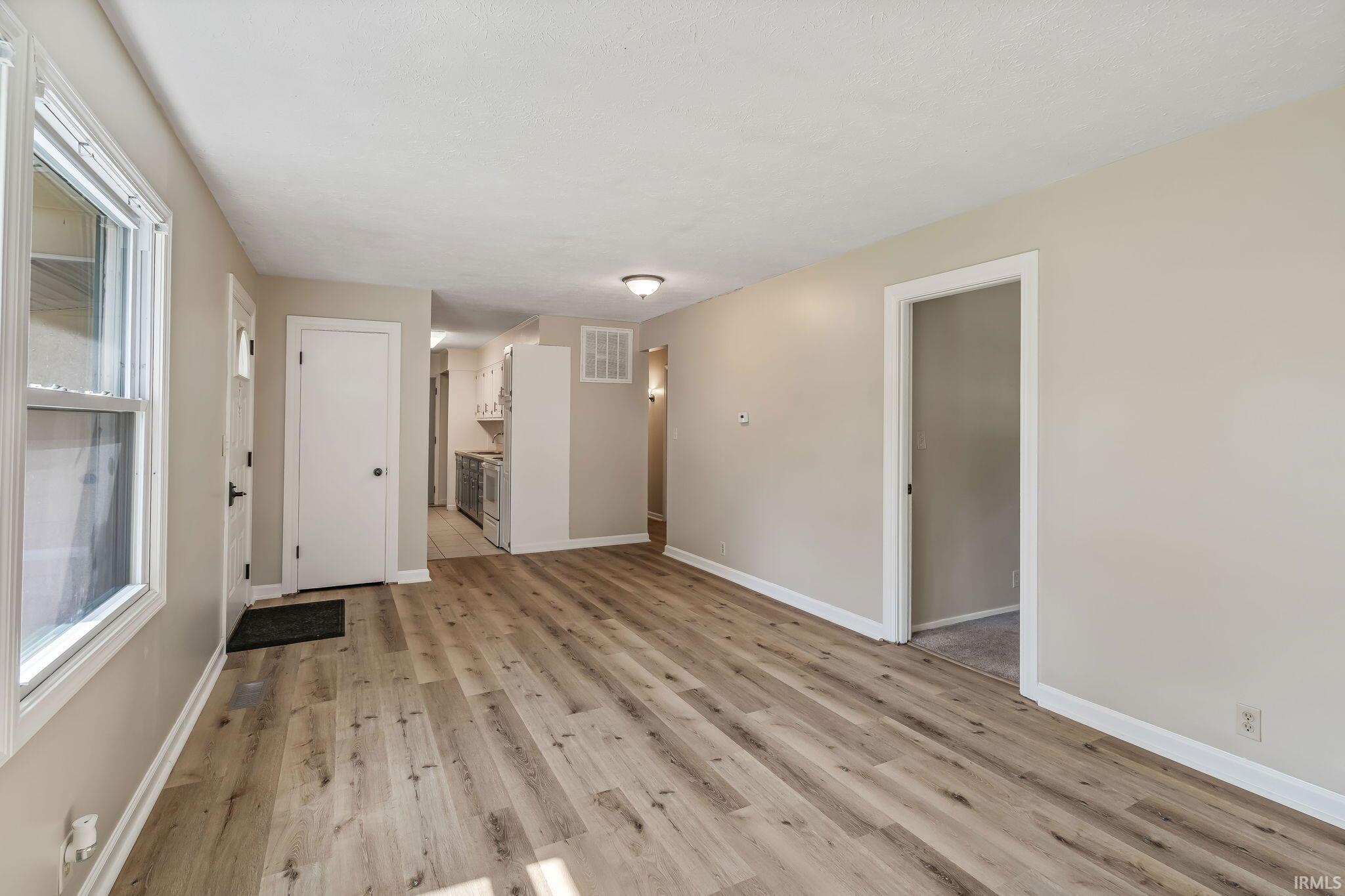 Photo 11 of 556 Broad Avenue