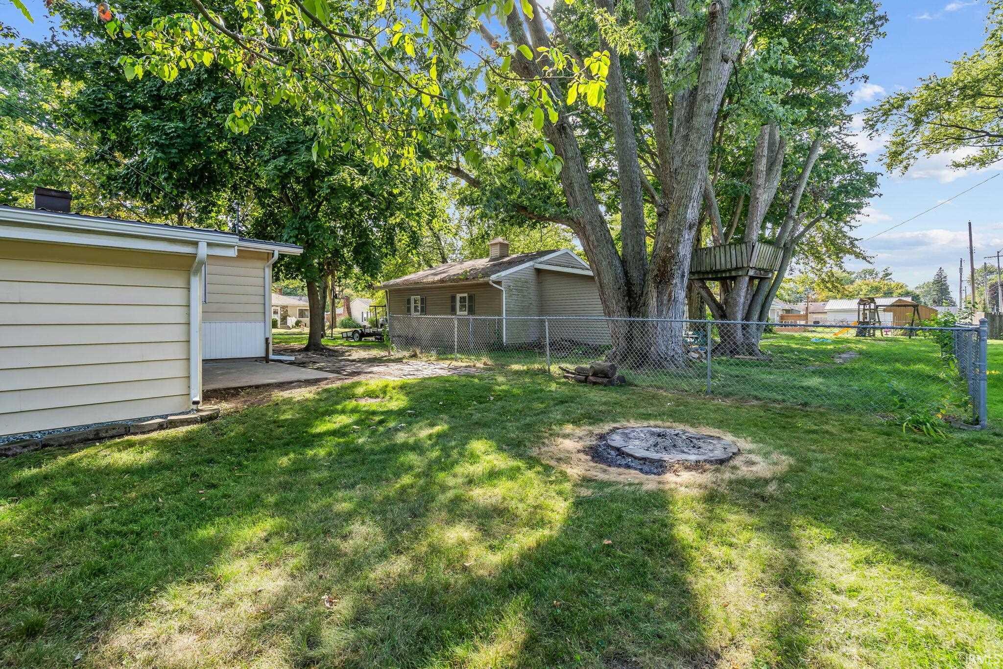 Photo 5 of 556 Broad Avenue