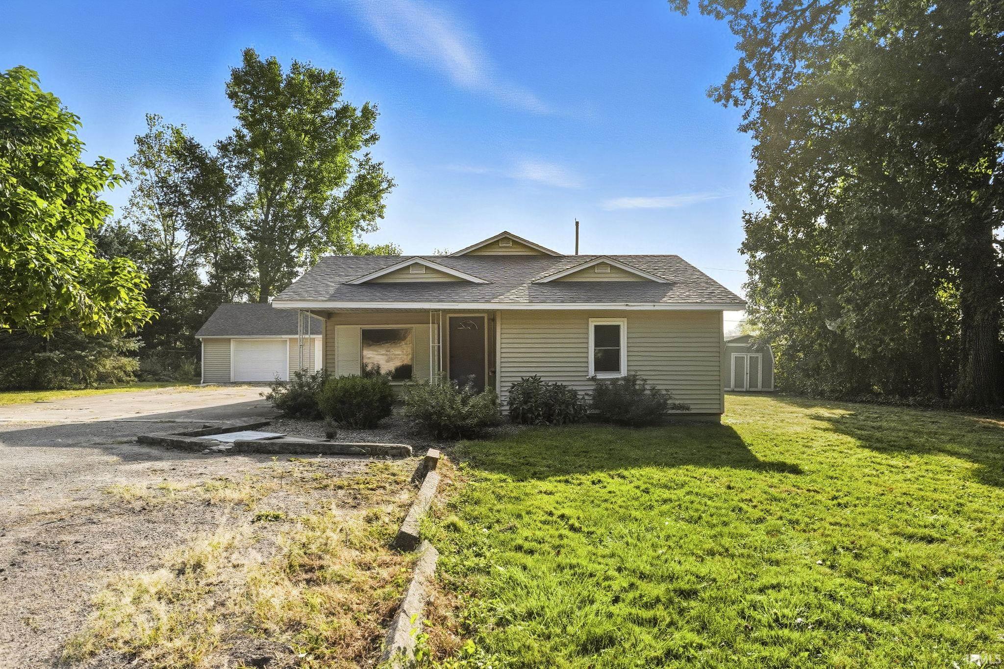 Photo 3 of 3901 Suburban Drive