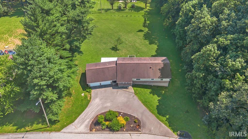 Homes for sale in Bedford, IN | 1744 Parkview Dr, Bedford, IN 47421 | MLS# 202537897