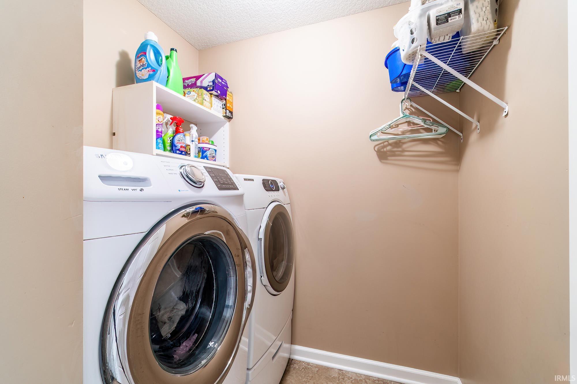 Photo 10 of 951 Hawthorn Lane