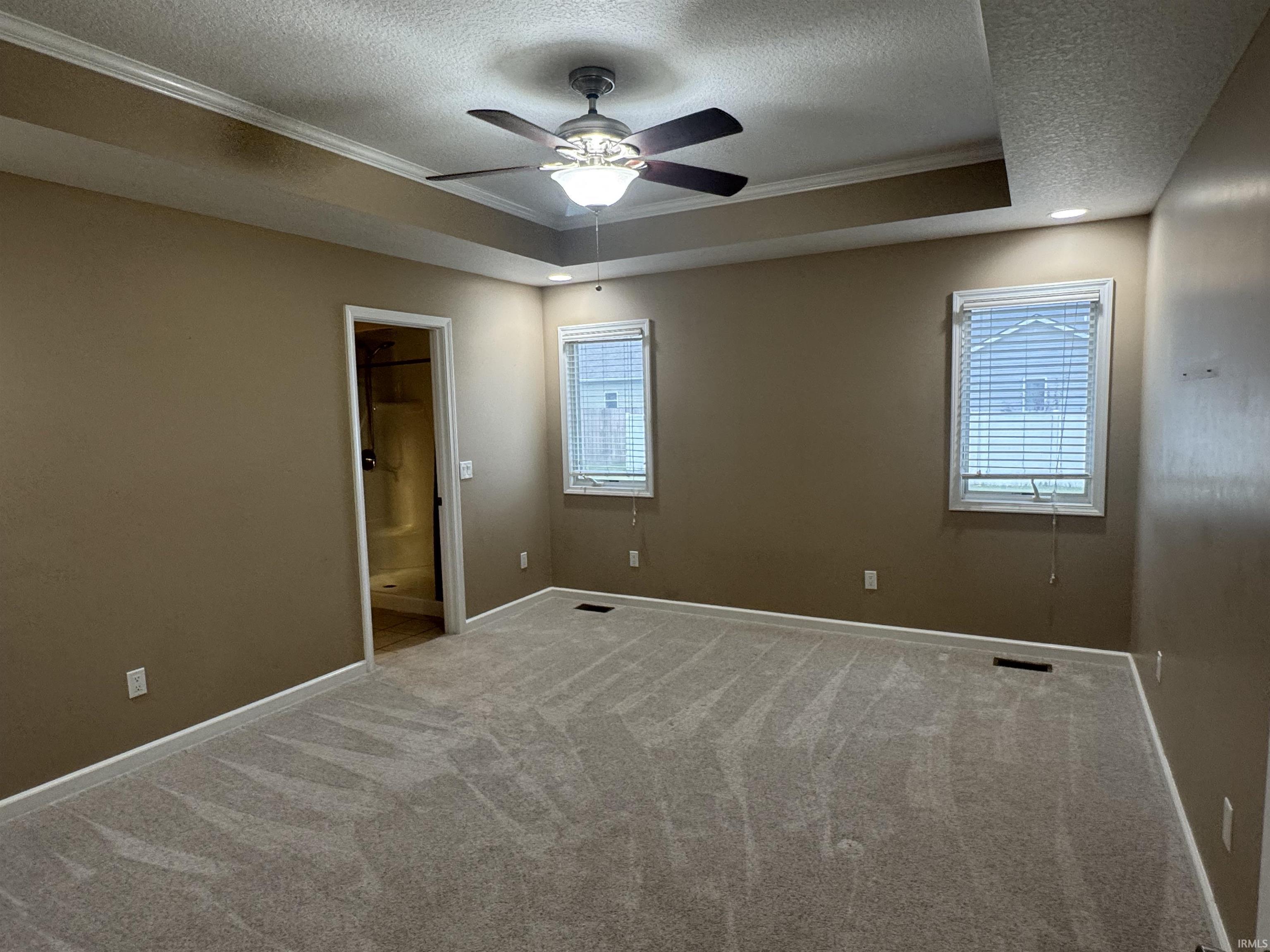 Photo 11 of 951 Hawthorn Lane