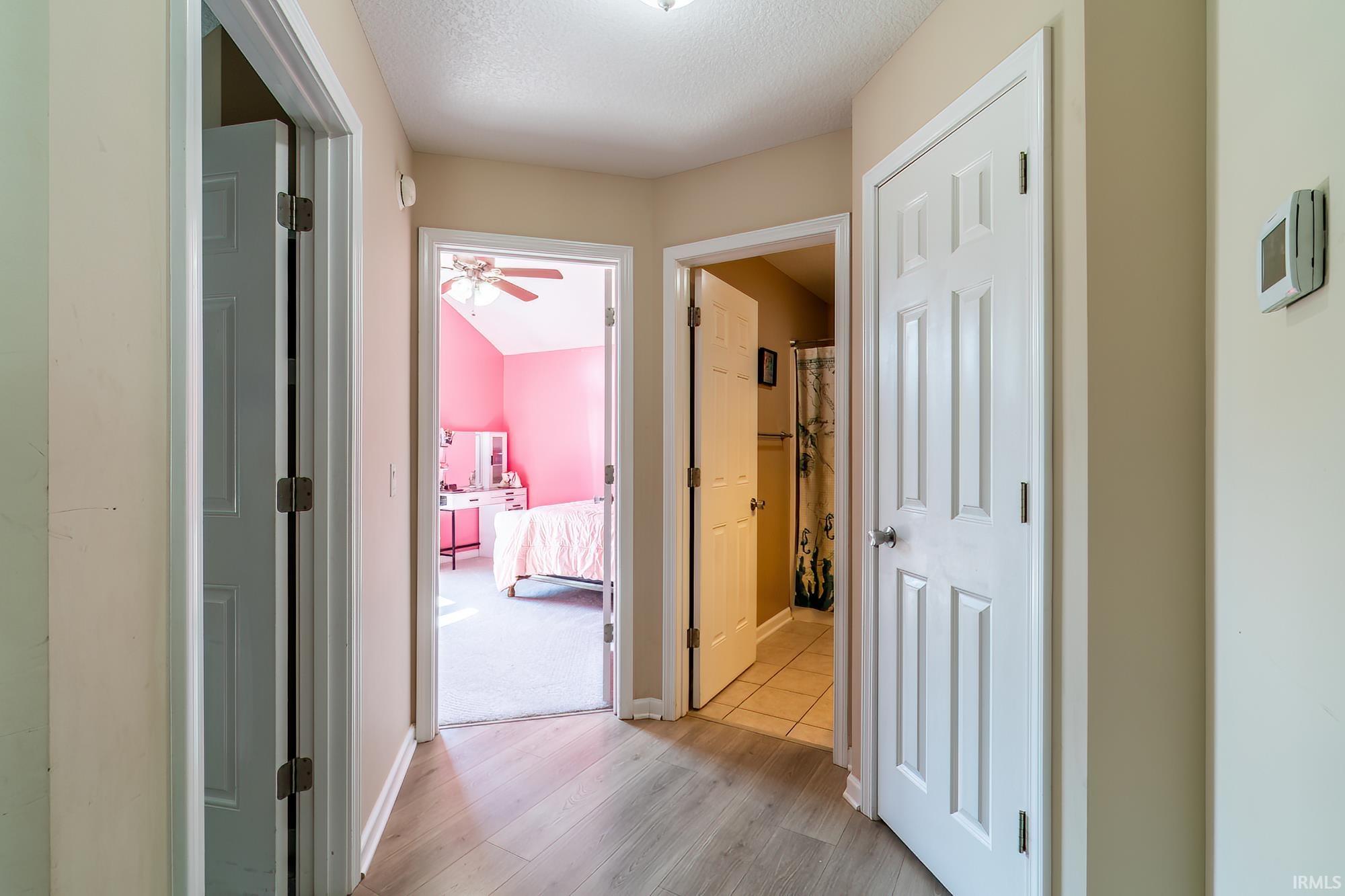 Photo 13 of 951 Hawthorn Lane