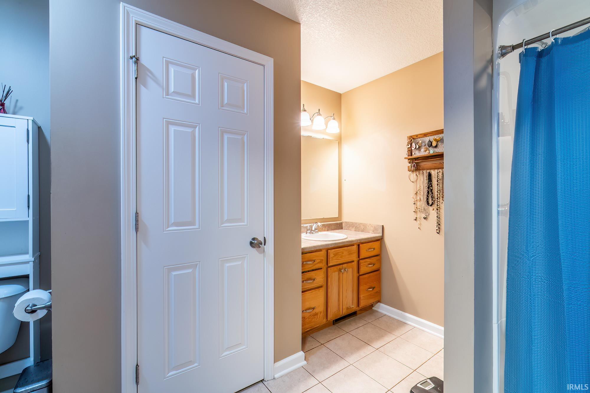 Photo 14 of 951 Hawthorn Lane