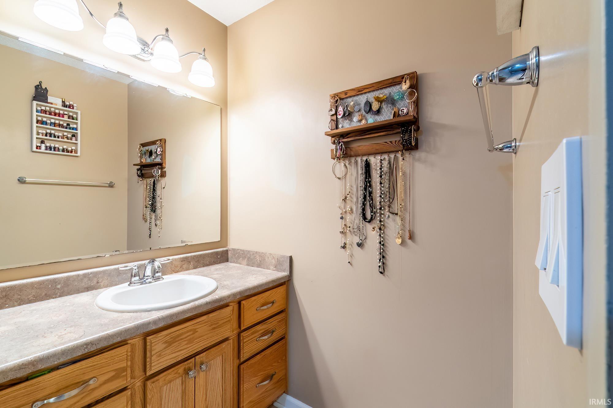 Photo 15 of 951 Hawthorn Lane