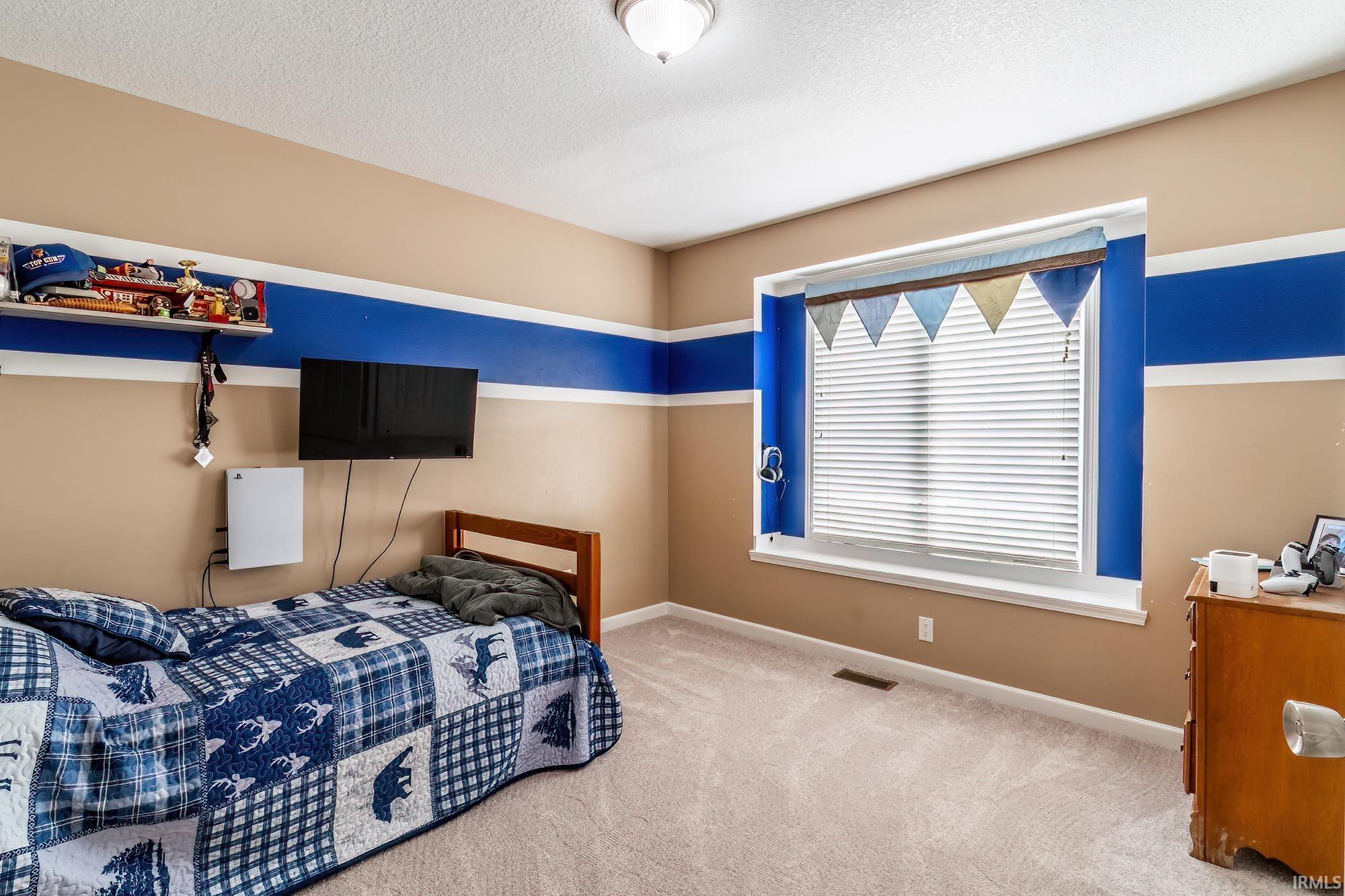 Photo 18 of 951 Hawthorn Lane