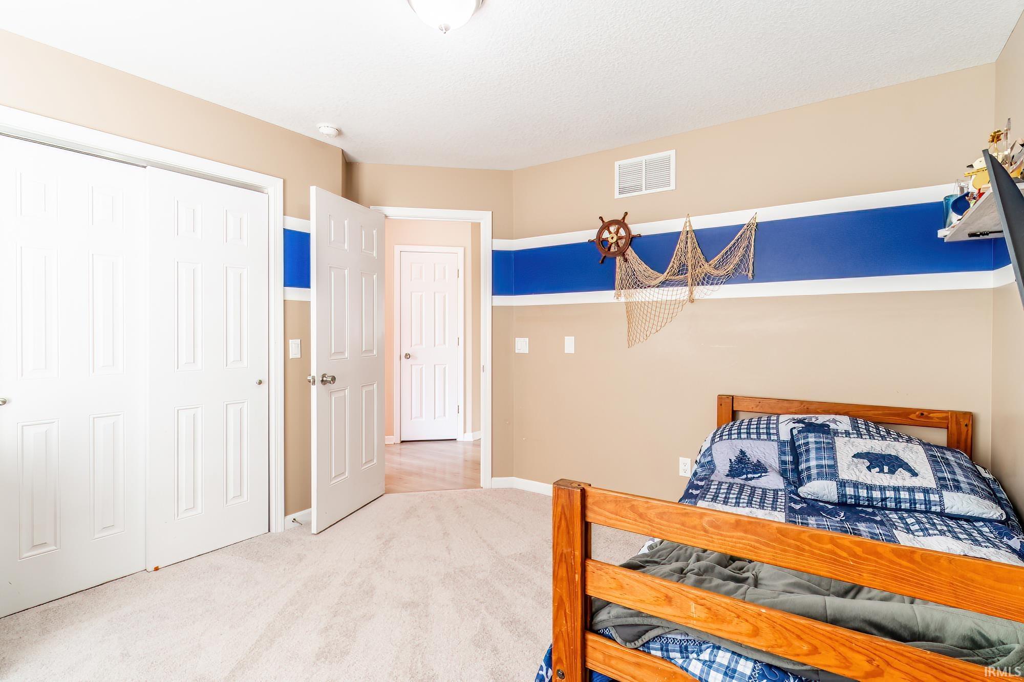 Photo 19 of 951 Hawthorn Lane