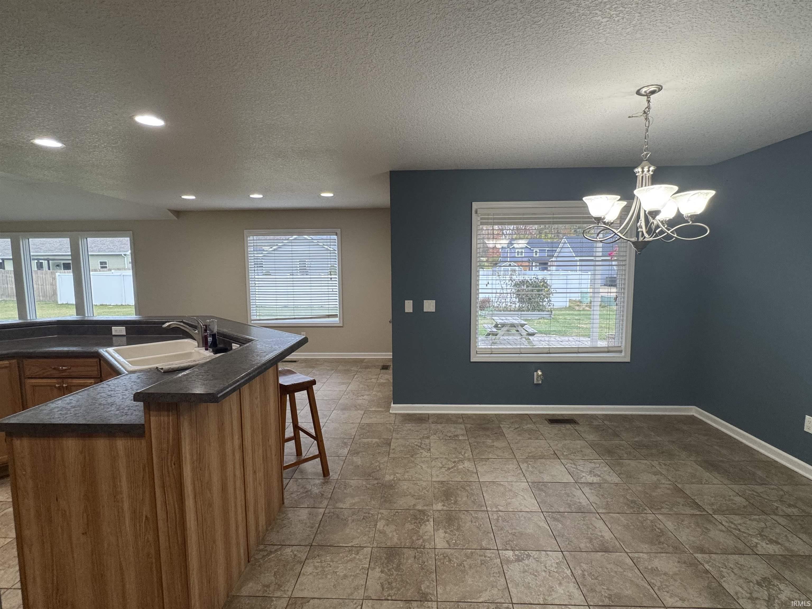 Photo 6 of 951 Hawthorn Lane