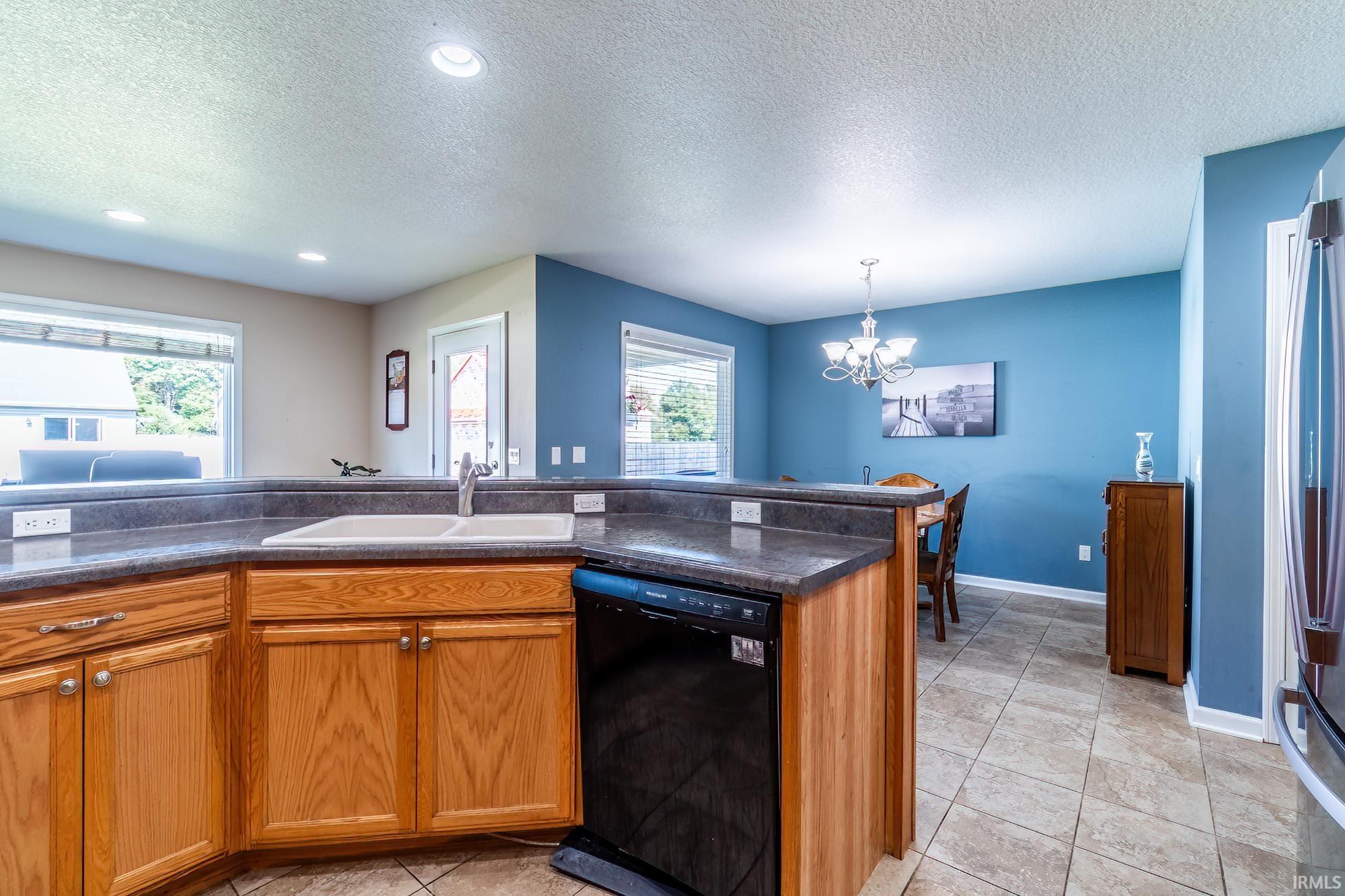 Photo 9 of 951 Hawthorn Lane