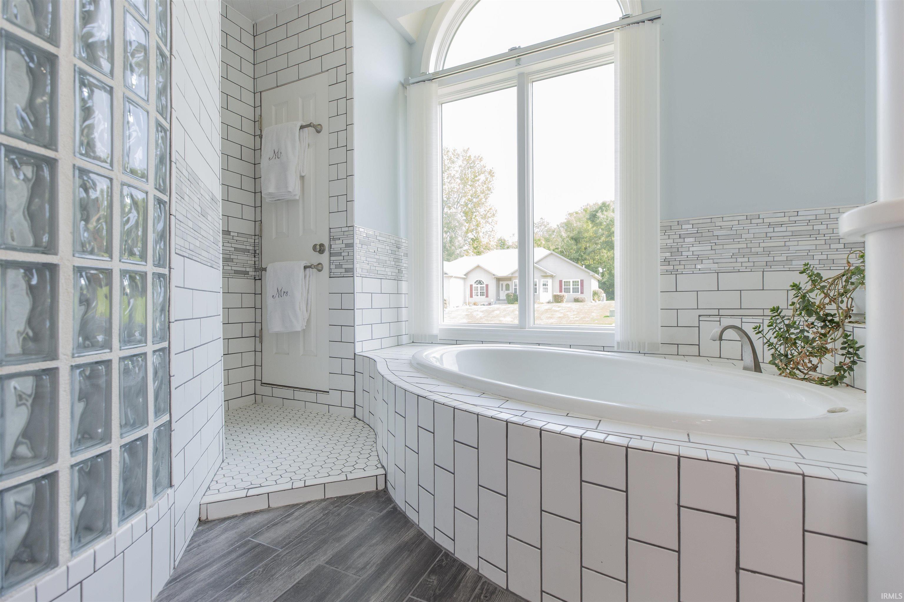 Photo 9 of 3607 Oak Ridge Drive