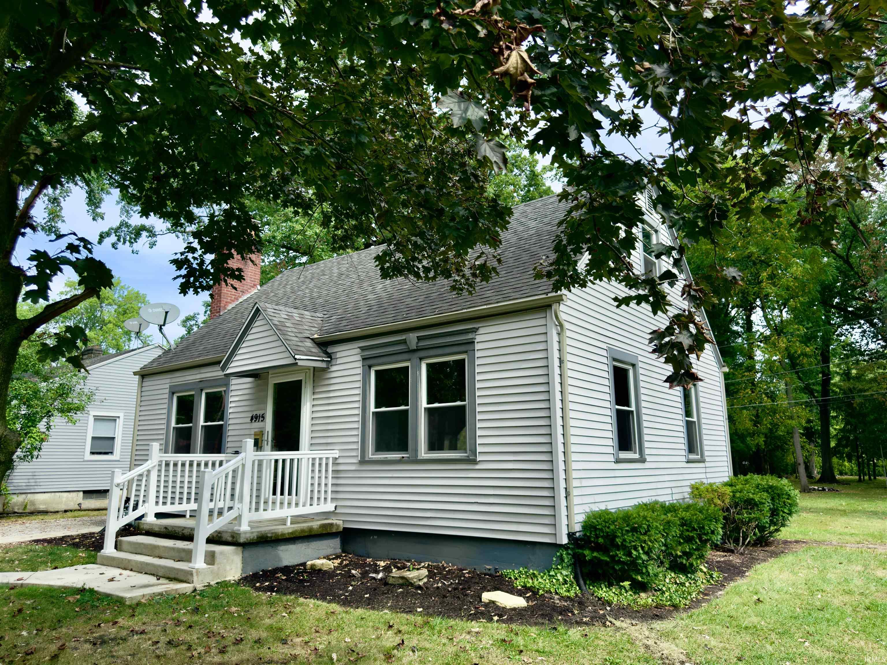 Photo 3 of 4915 Plaza Drive