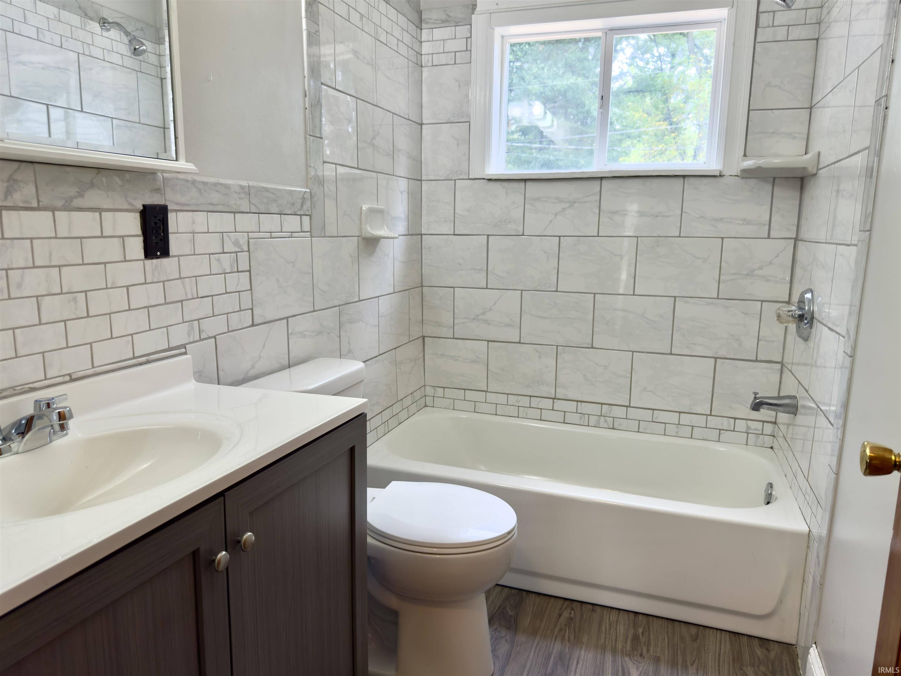 Photo 7 of 4915 Plaza Drive