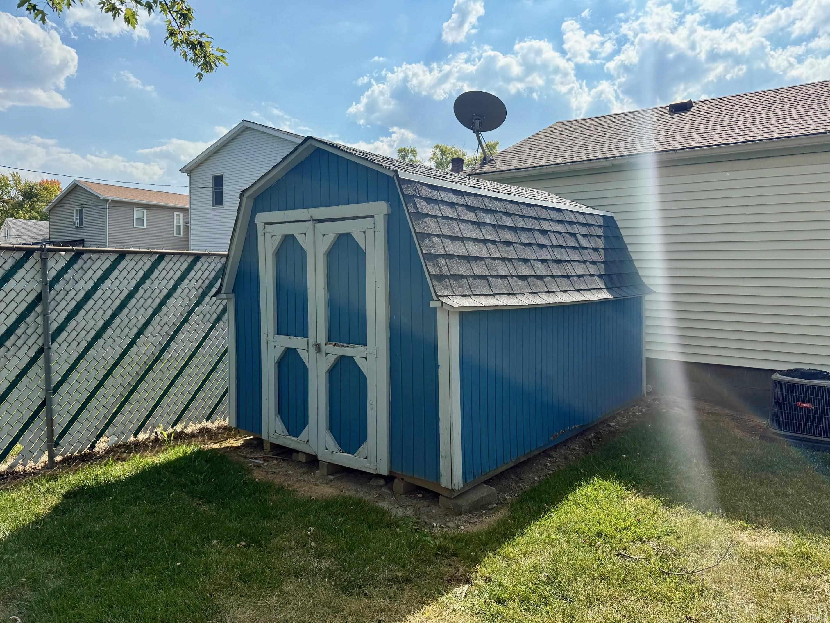 Photo 20 of 1301 N Lafontaine Street