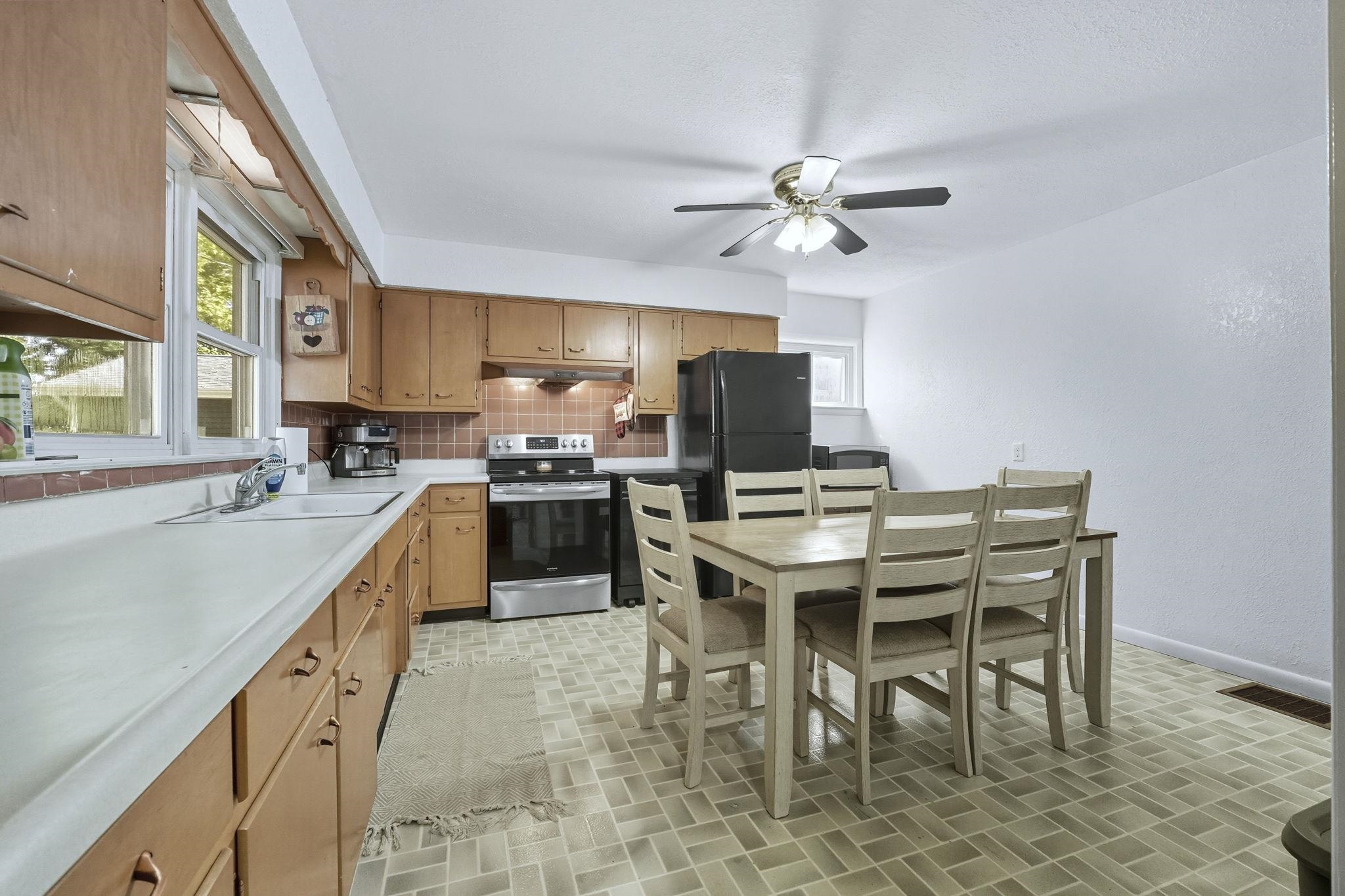 Photo 14 of 410 N Cedar Street