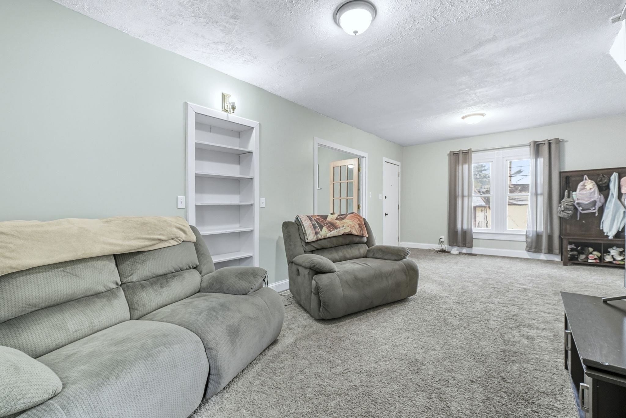 Photo 6 of 410 N Cedar Street