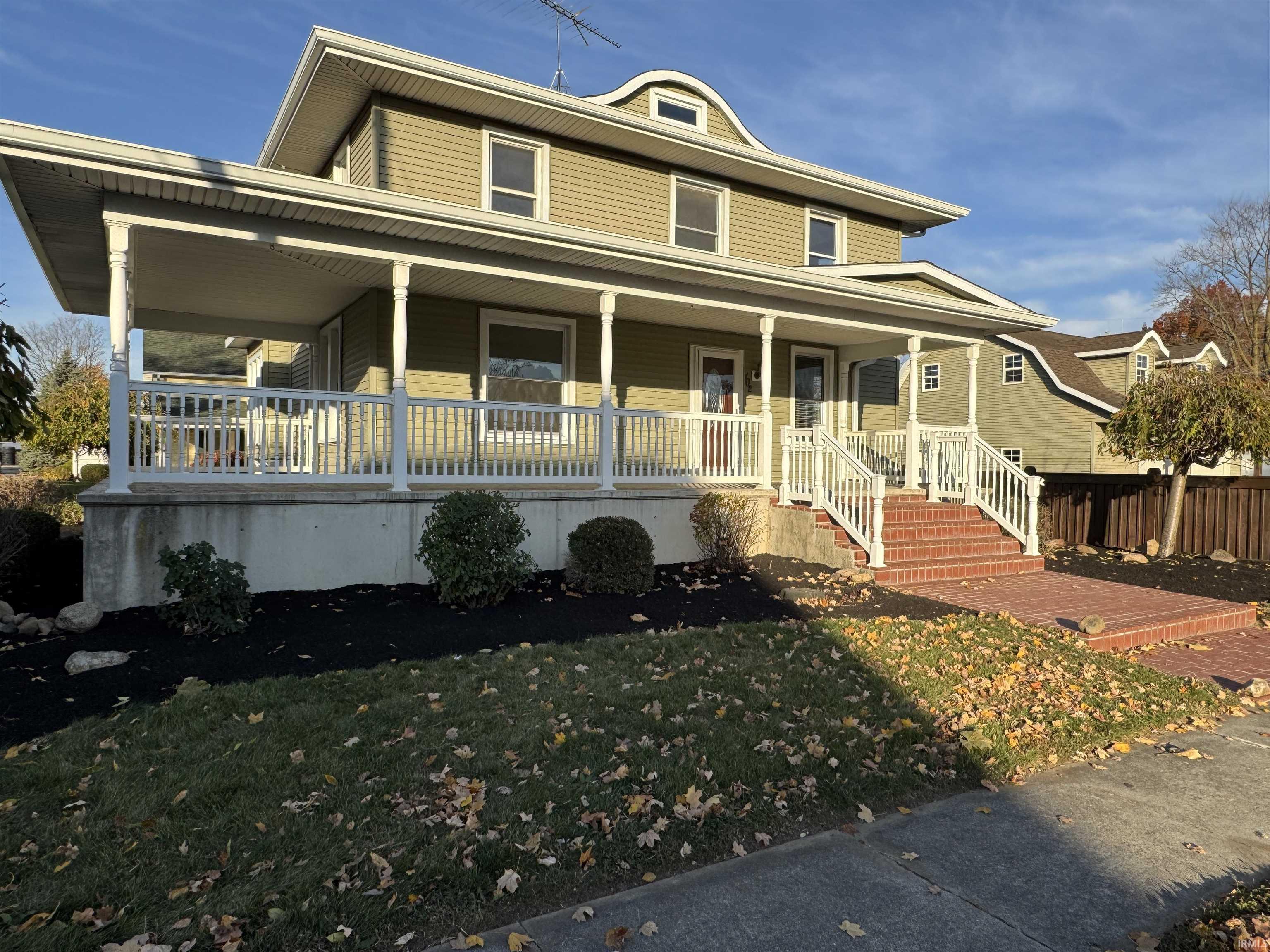 Photo 0 of 102 S VAN BUREN Street