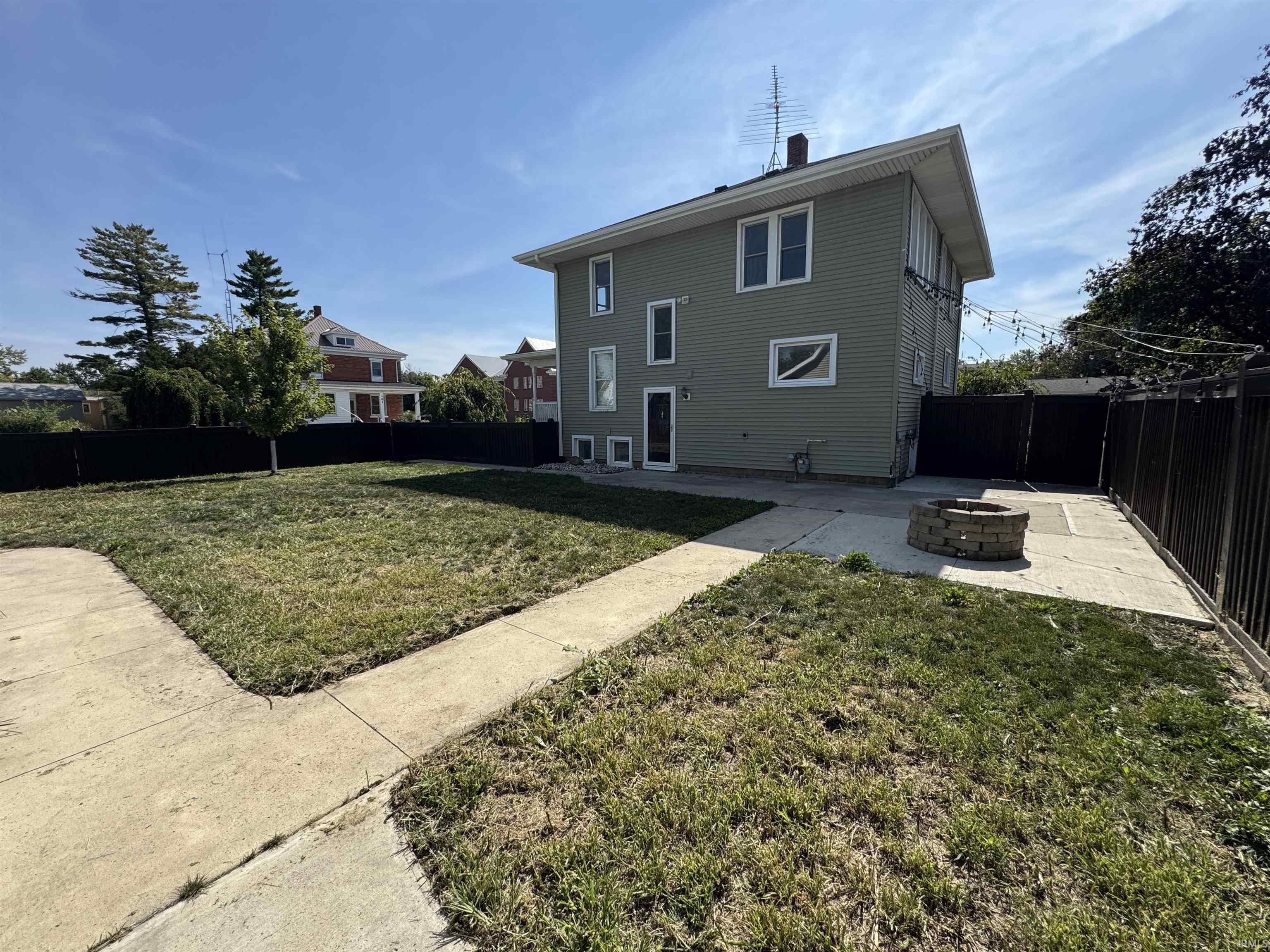 Photo 19 of 102 S VAN BUREN Street