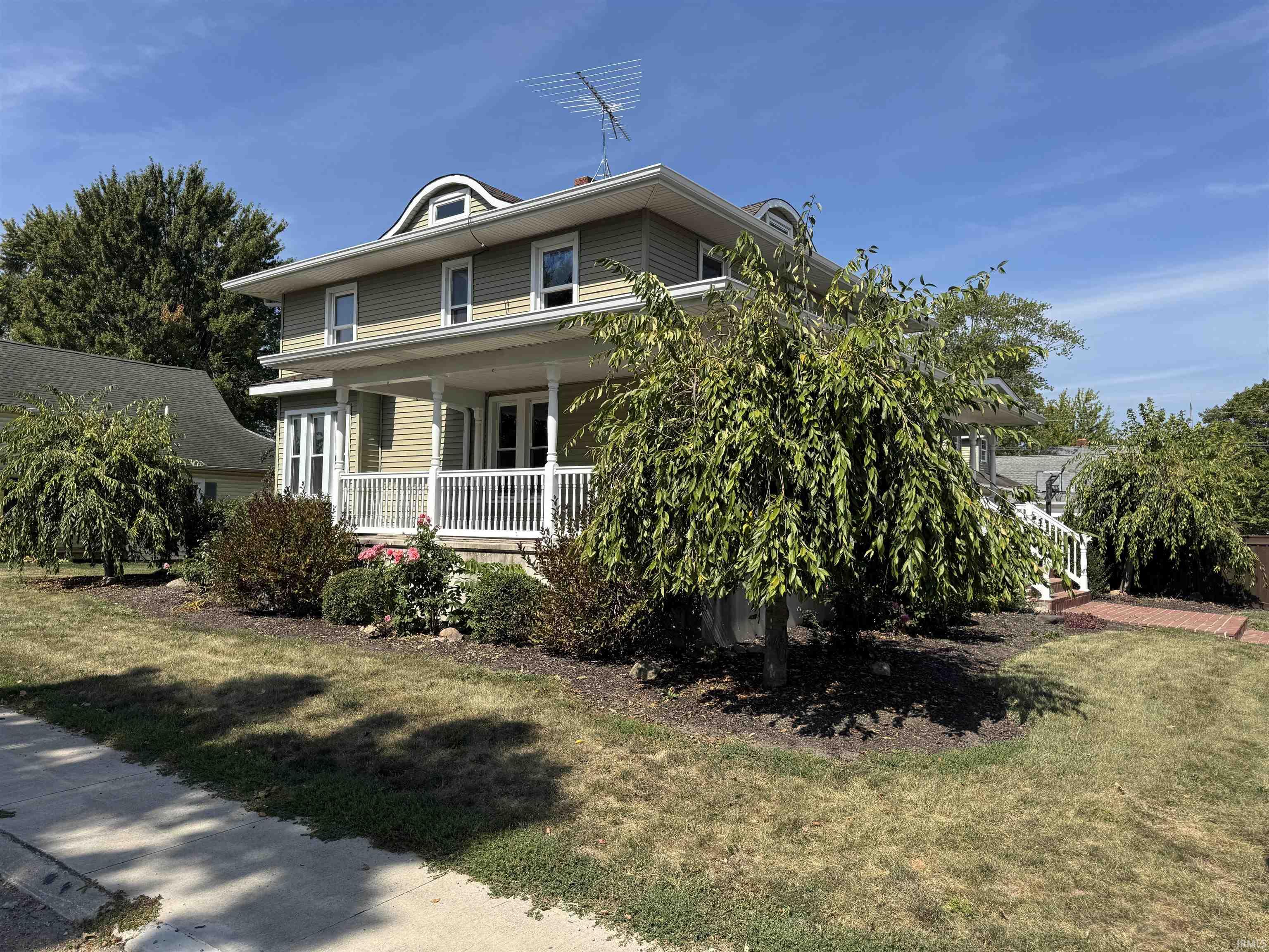 Photo 3 of 102 S VAN BUREN Street