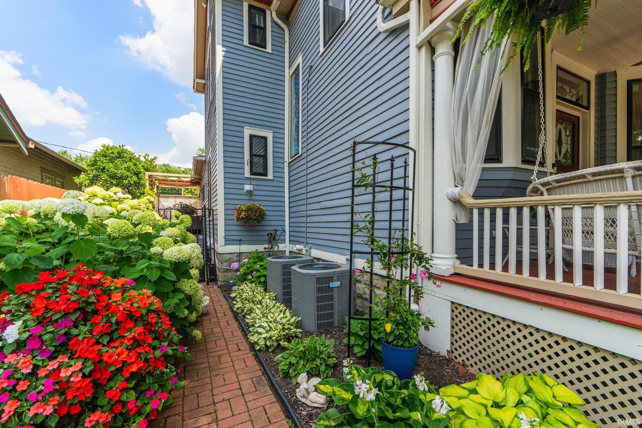 Photo 5 of 1025 Garden Street