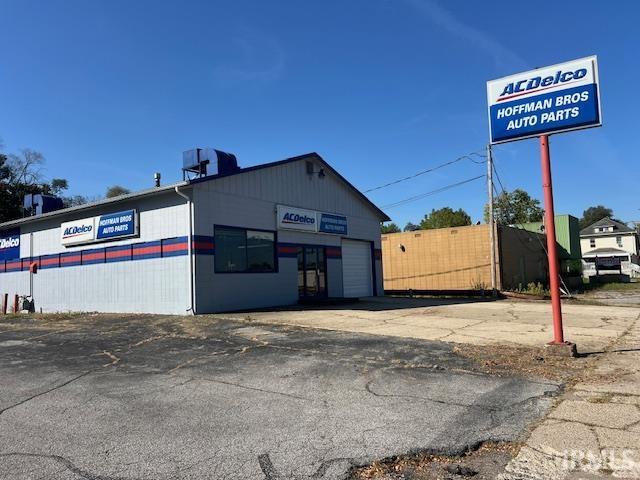 Photo 2 of 237 W Indiana Avenue