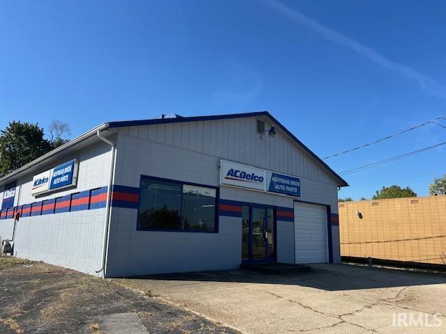 Photo 3 of 237 W Indiana Avenue