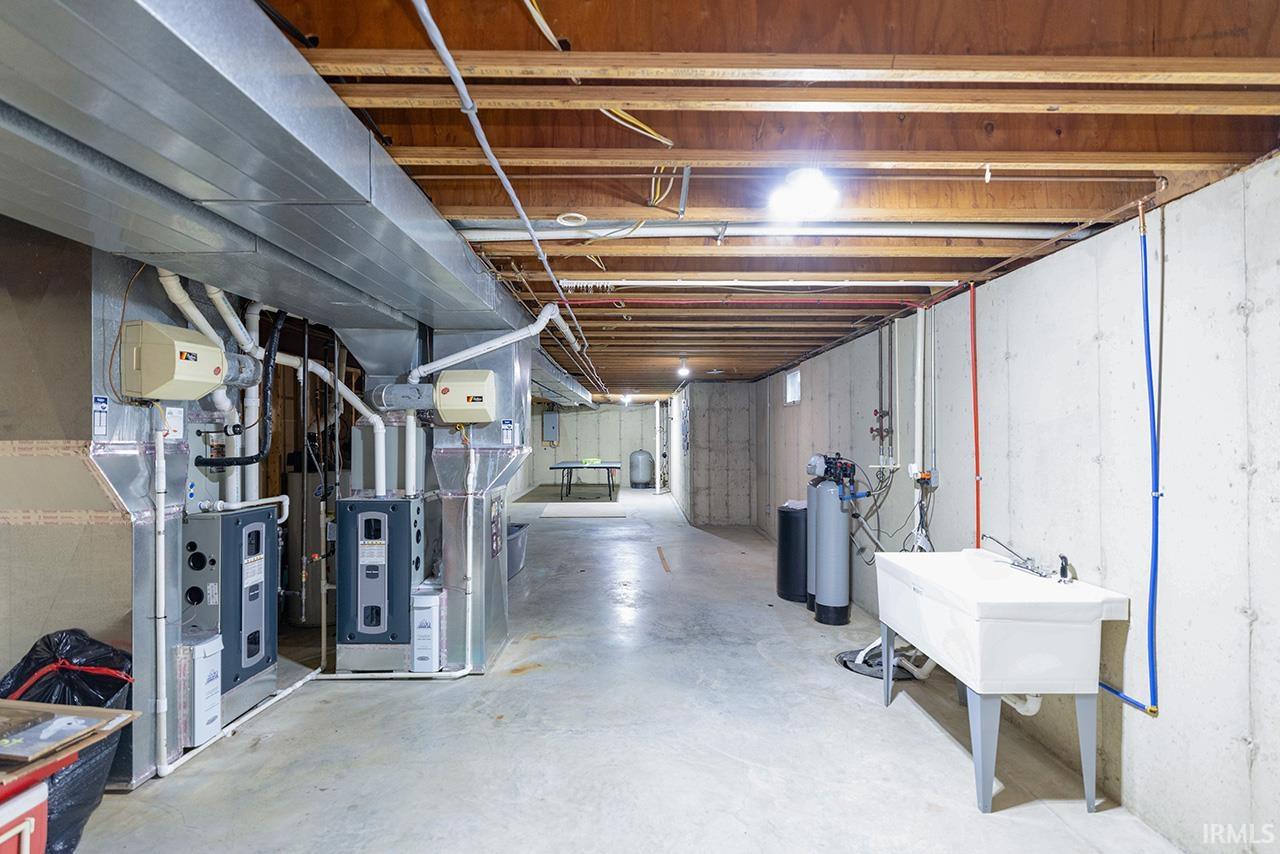 Homes for sale in Elkhart, IN | 23430 Bluff Crest Dr, Elkhart, IN 46517 | MLS# 202538514