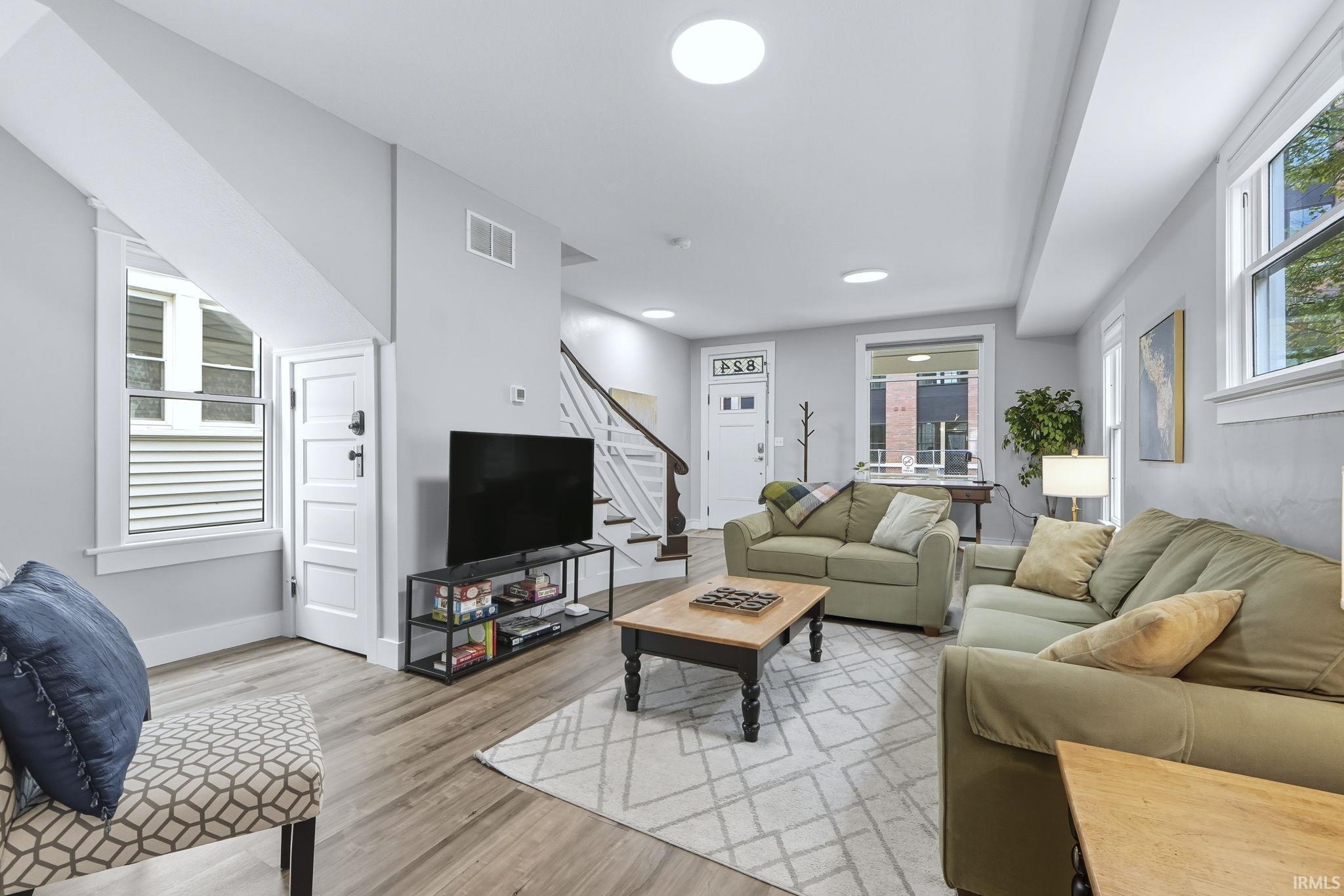 Photo 5 of 824 Lavina Street