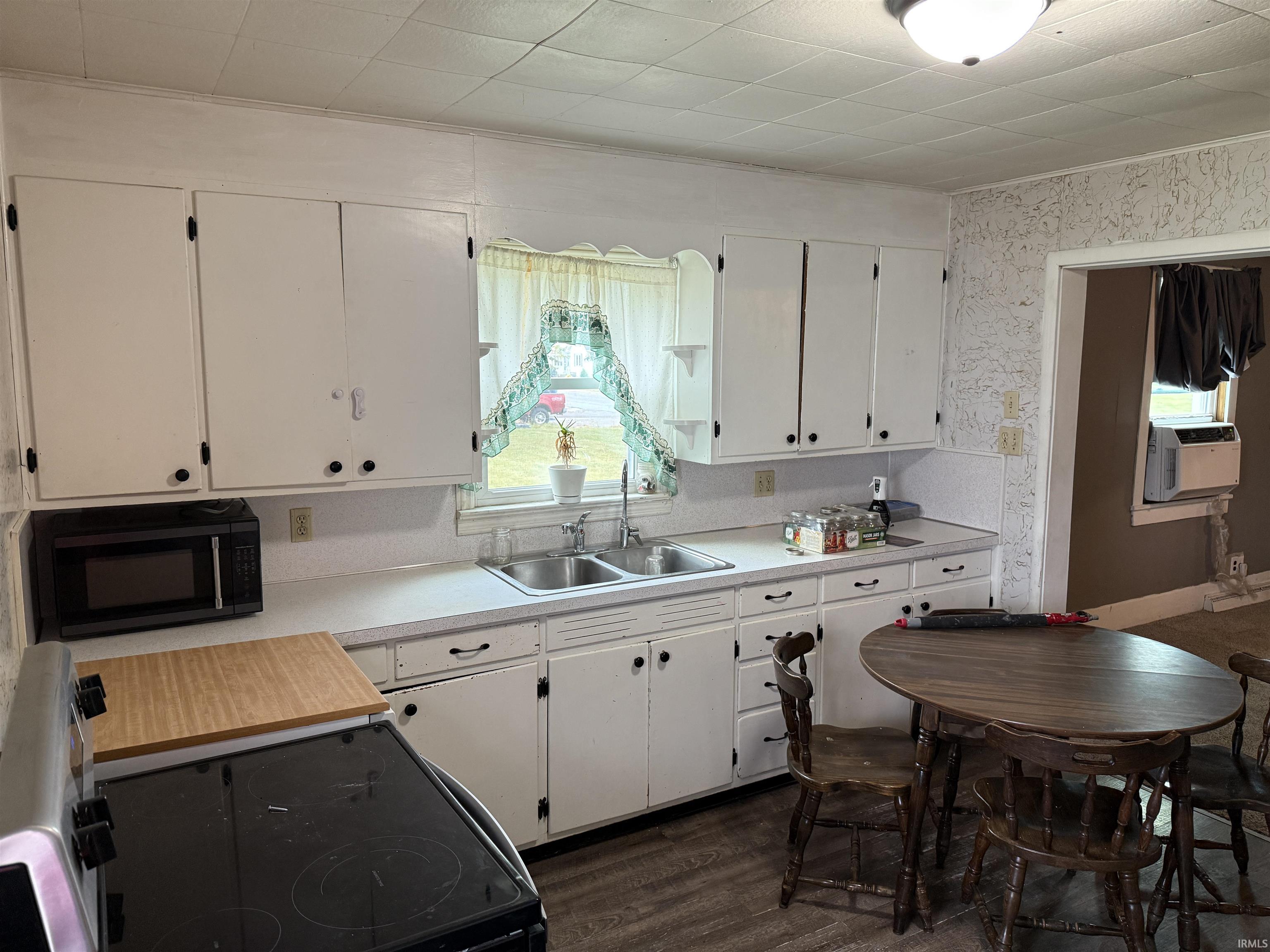 Photo 3 of 609 Welty Street