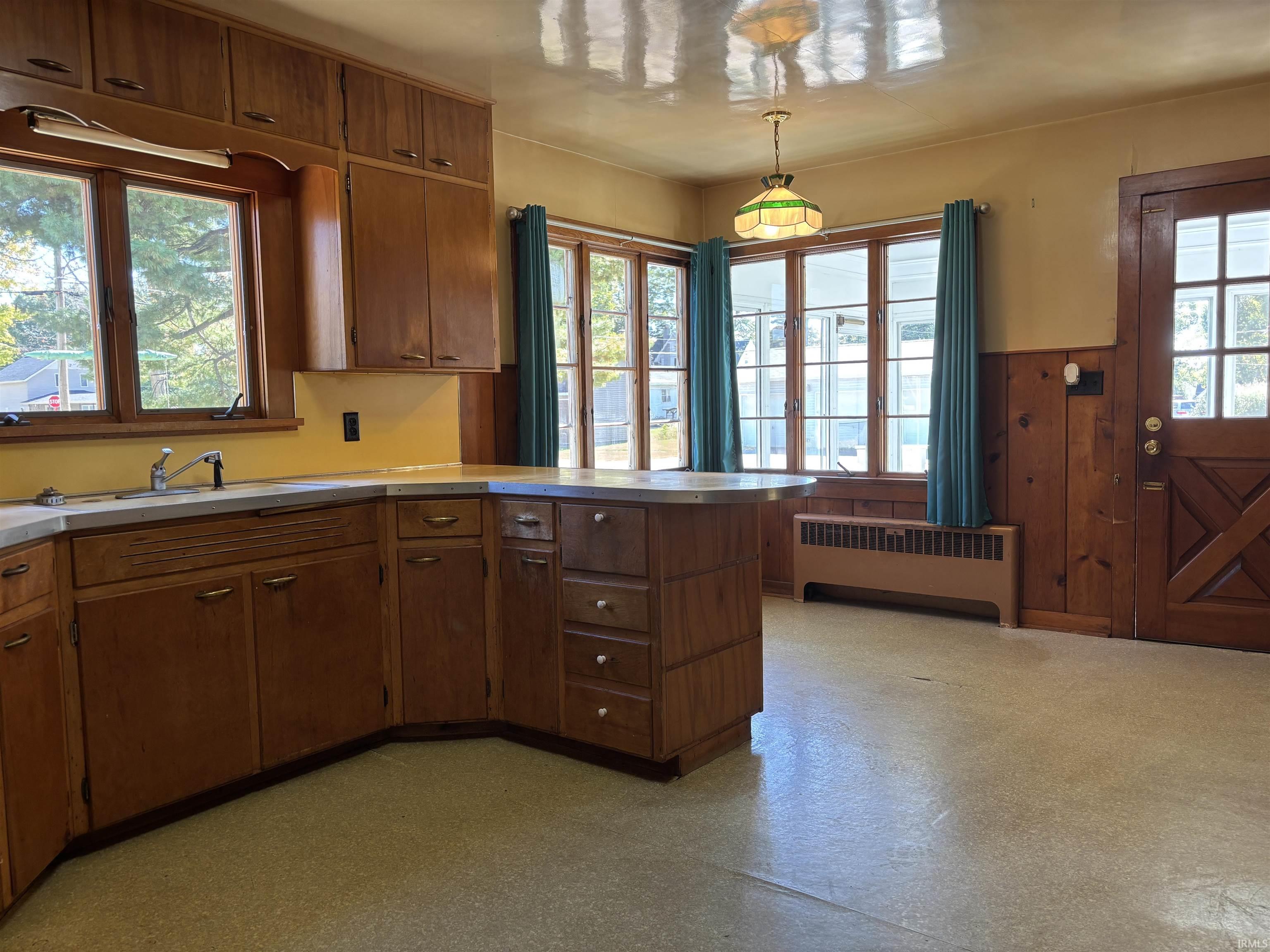 Photo 5 of 400 N Oak Street