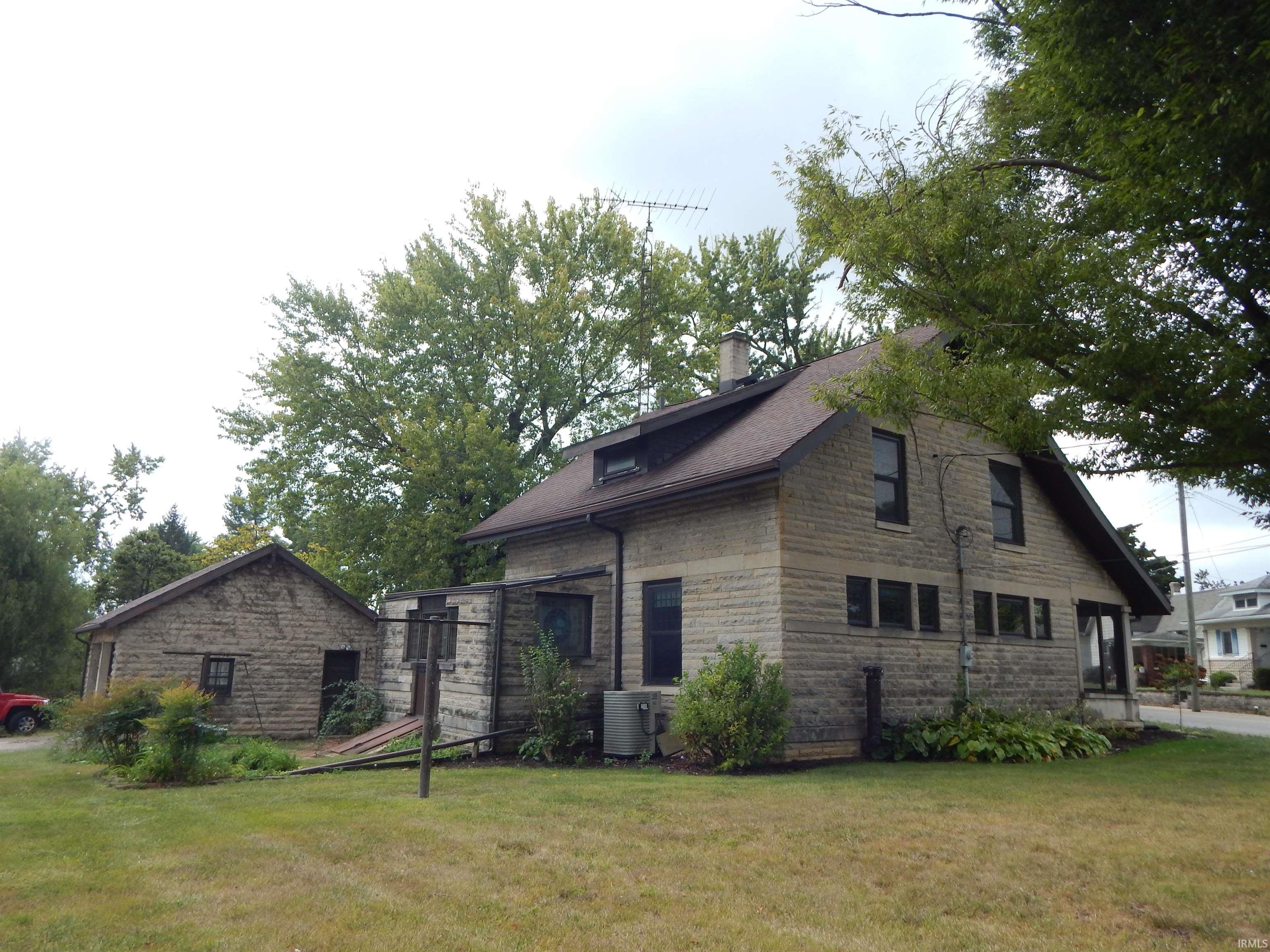 Homes for sale in Bedford, IN | 2028 Washington Ave, Bedford, IN 47421 | MLS# 202538877