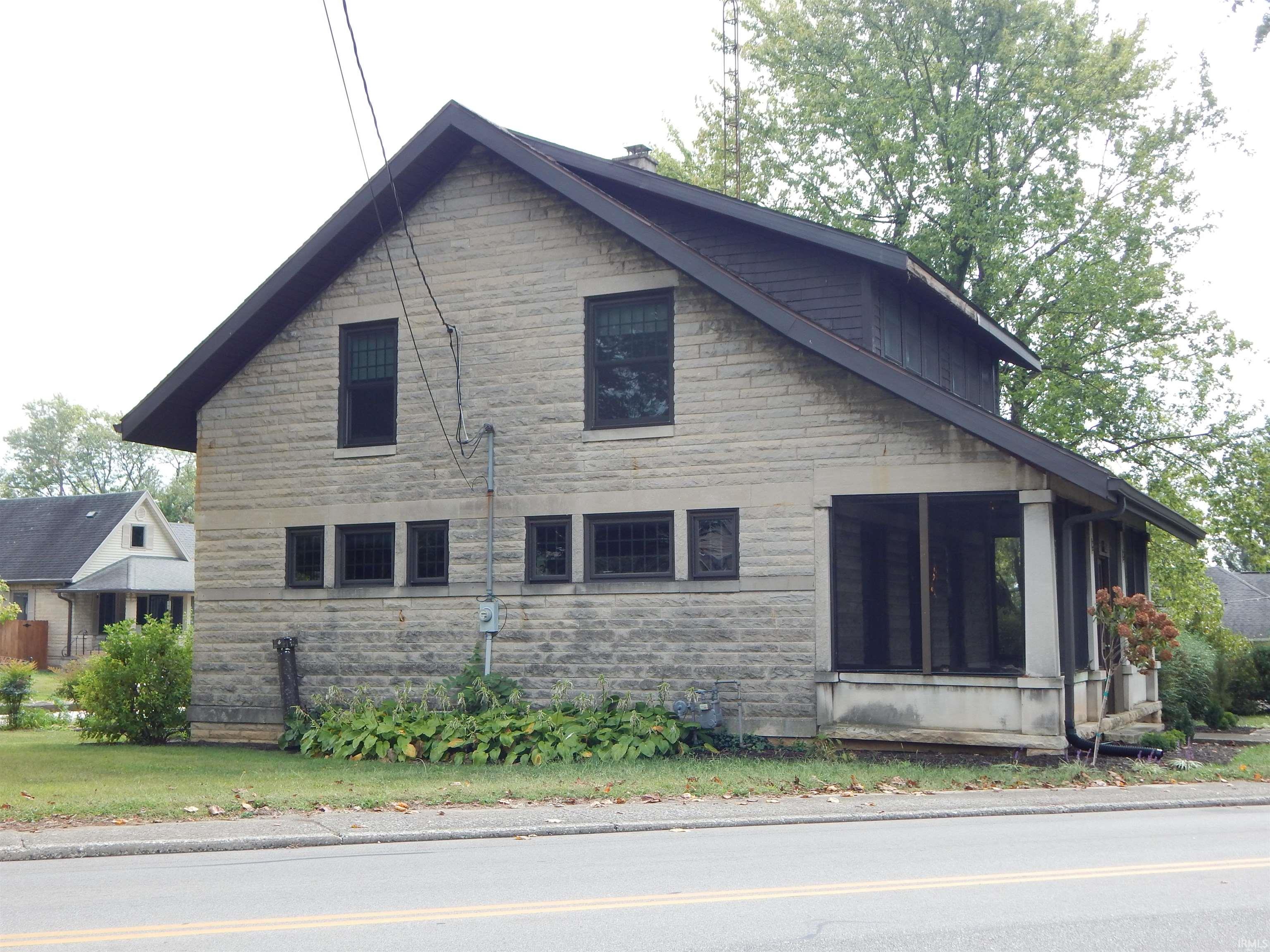 Homes for sale in Bedford, IN | 2028 Washington Ave, Bedford, IN 47421 | MLS# 202538877