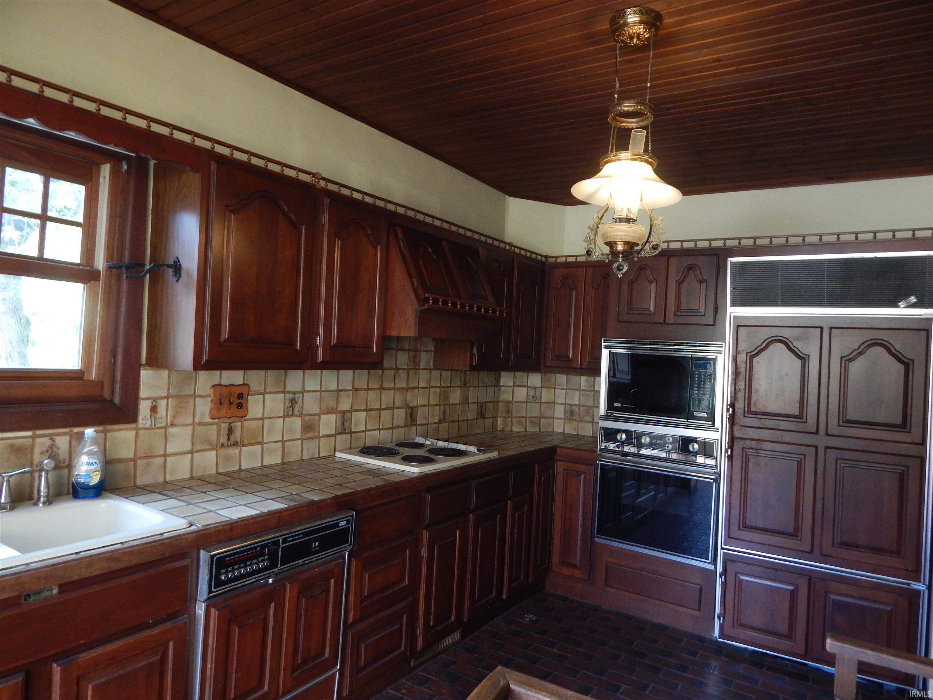 Homes for sale in Bedford, IN | 2028 Washington Ave, Bedford, IN 47421 | MLS# 202538877