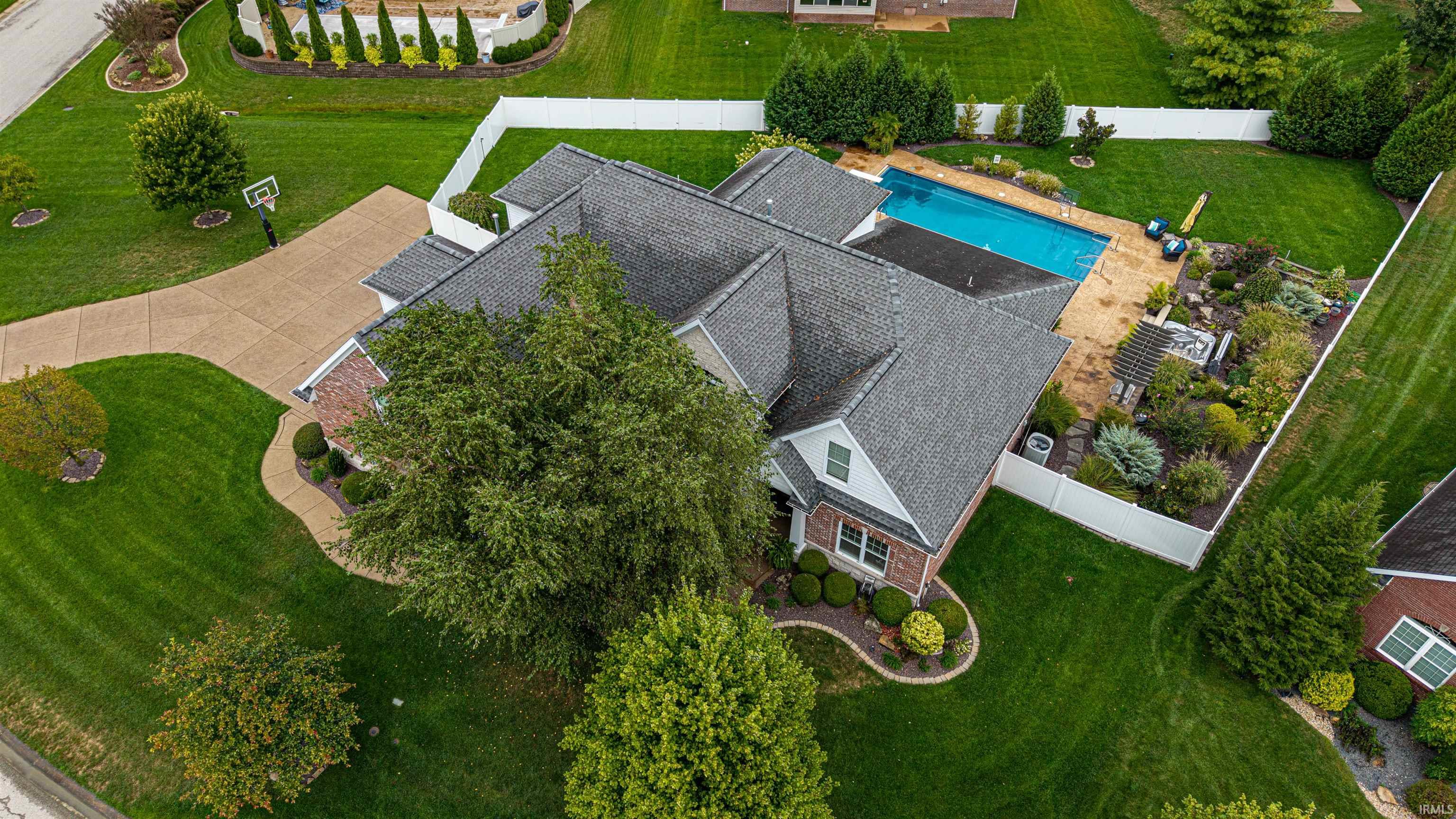 Homes for sale in Evansville, IN | 8101 Pelican Pointe Dr, Evansville, IN 47725 | MLS# 202538910