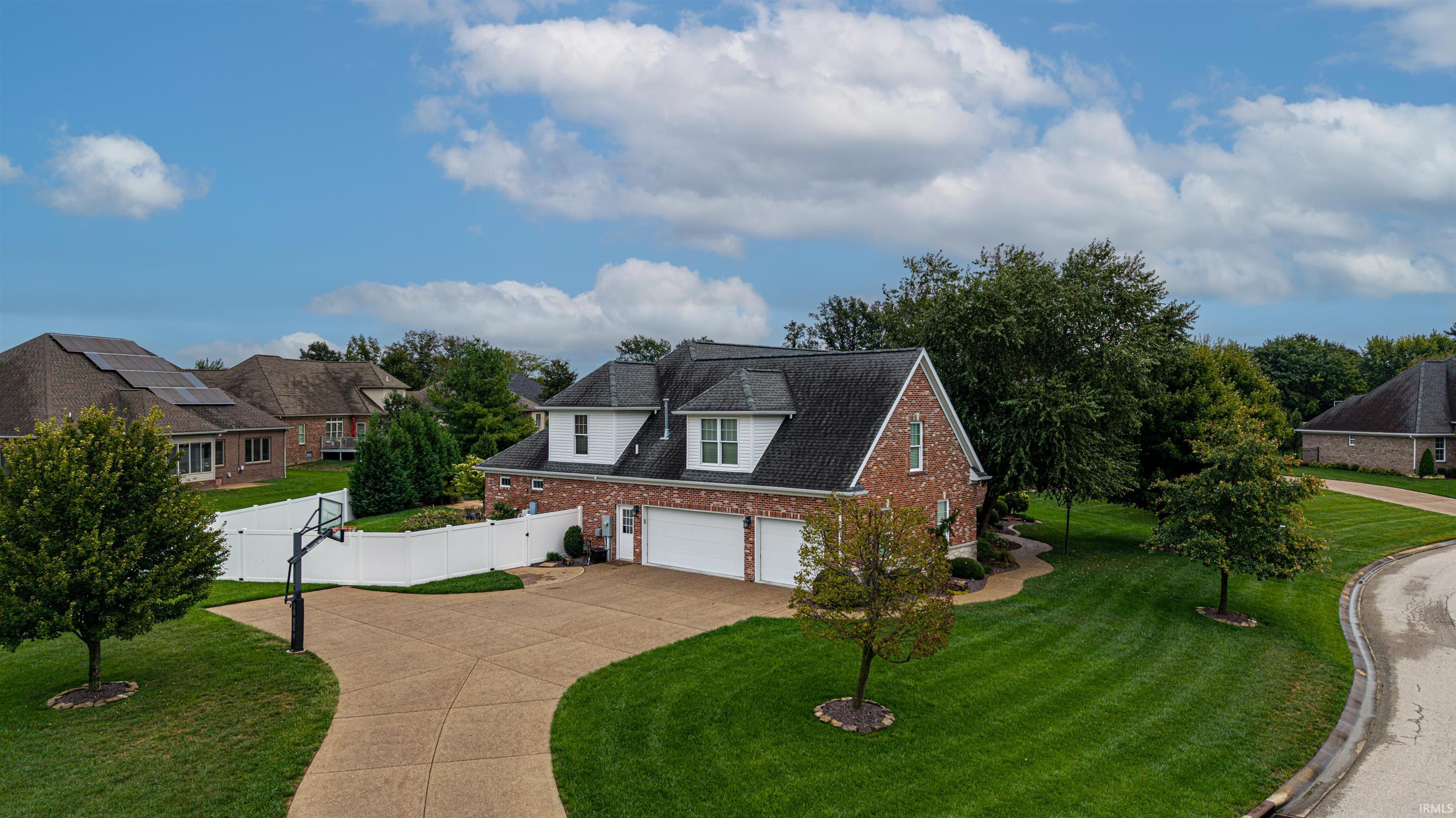 Homes for sale in Evansville, IN | 8101 Pelican Pointe Dr, Evansville, IN 47725 | MLS# 202538910