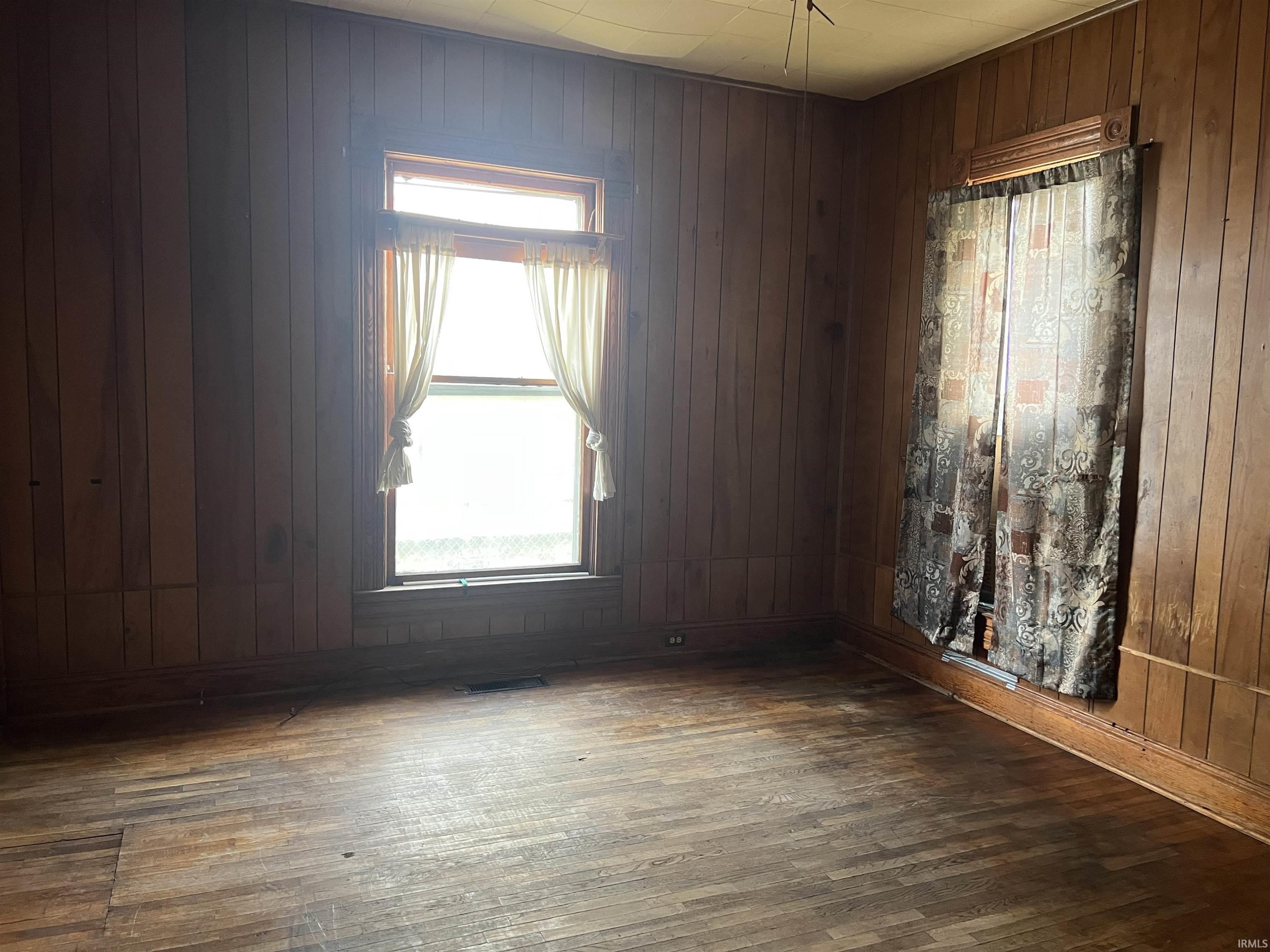 Homes for sale in Muncie, IN | 925 W Powers St, Muncie, IN 47303 | MLS# 202538958