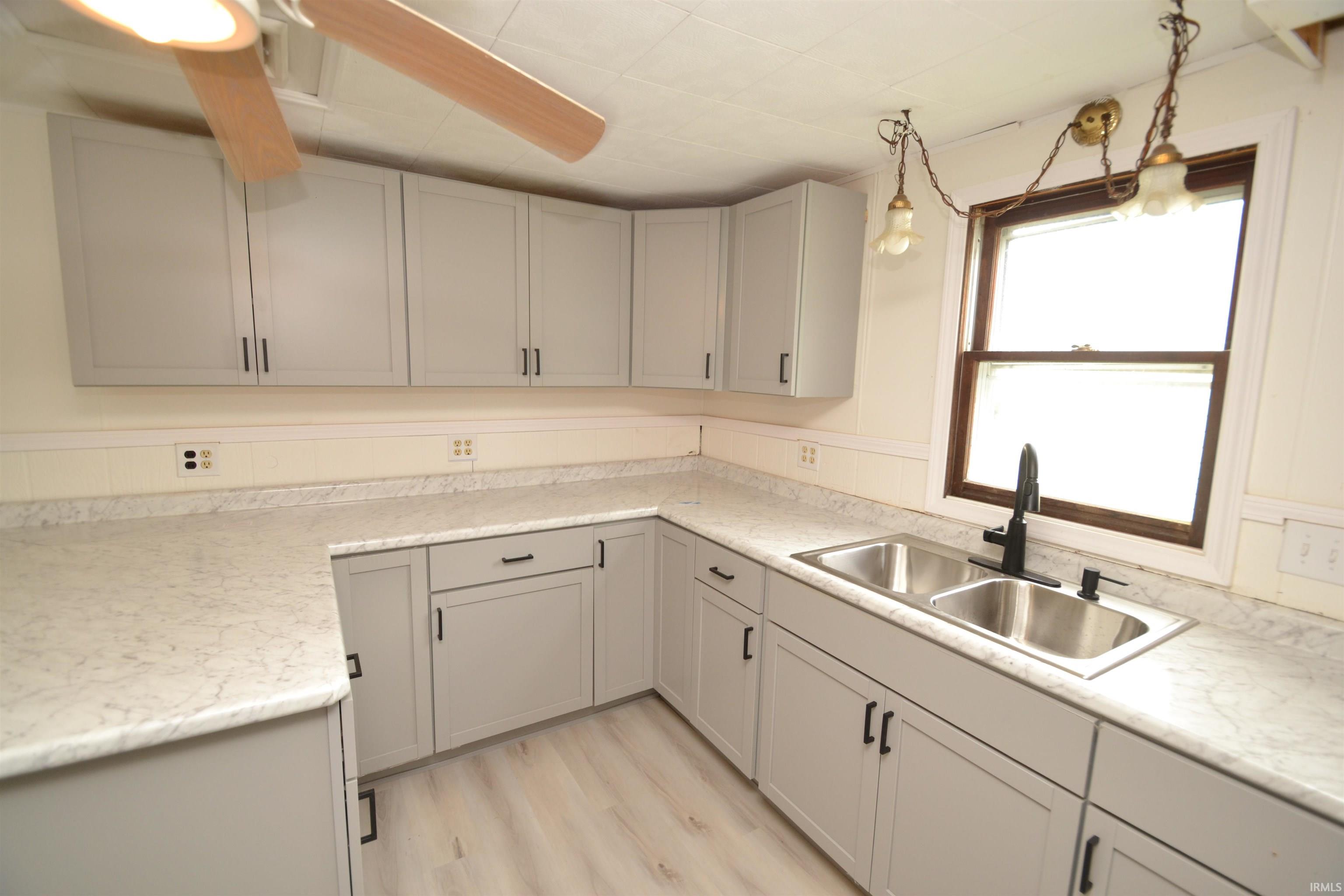 Homes for sale in Elwood, IN | 7786 E State Road 28 Road, Elwood, IN 46036 | MLS# 202538996