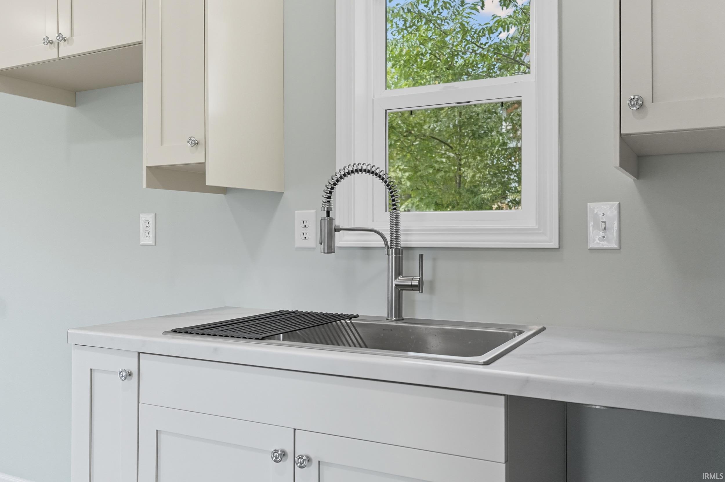 Photo 10 of 1702 Sinclair Street