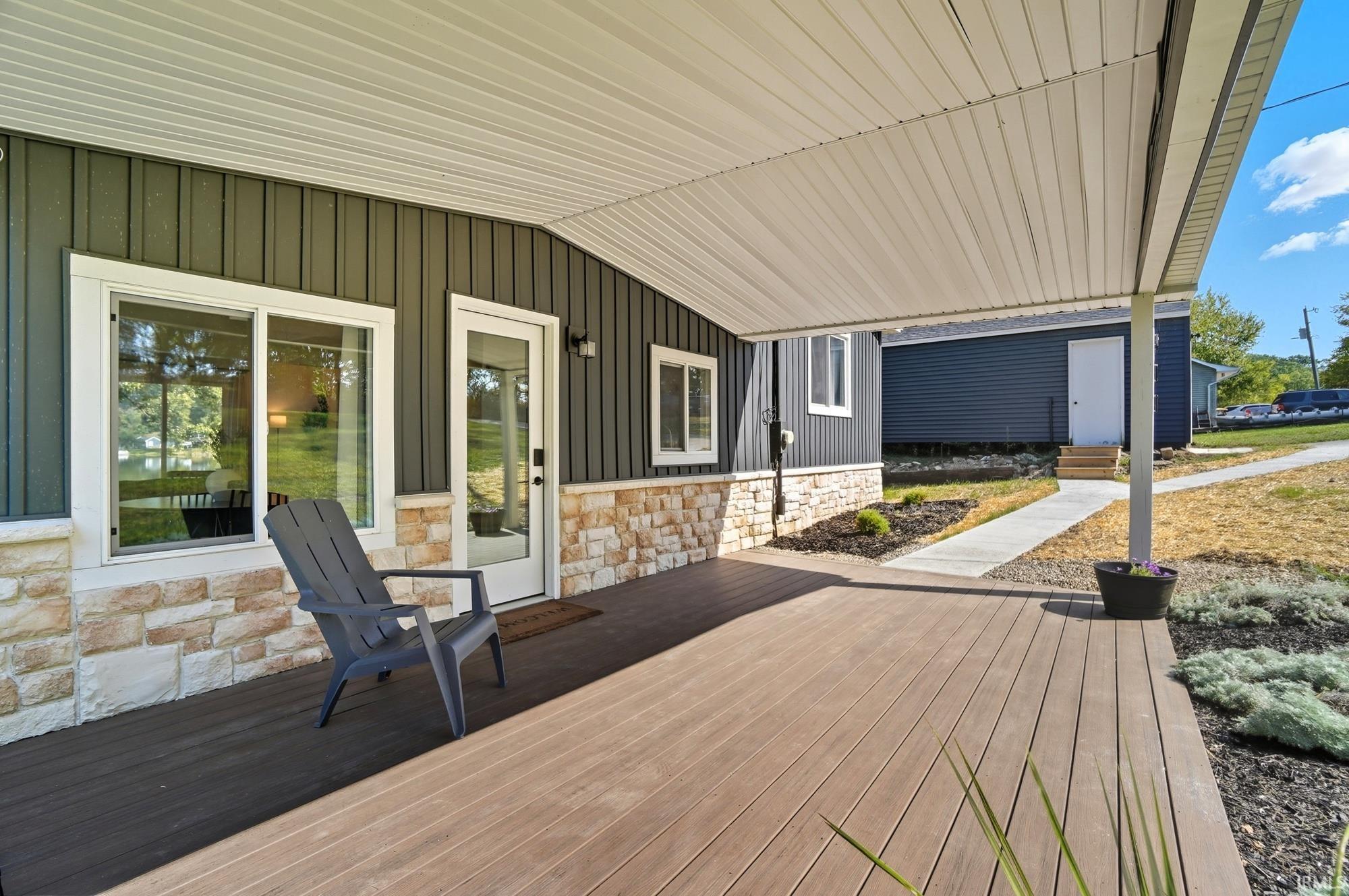 Photo 2 of 417 S Sunset Shore