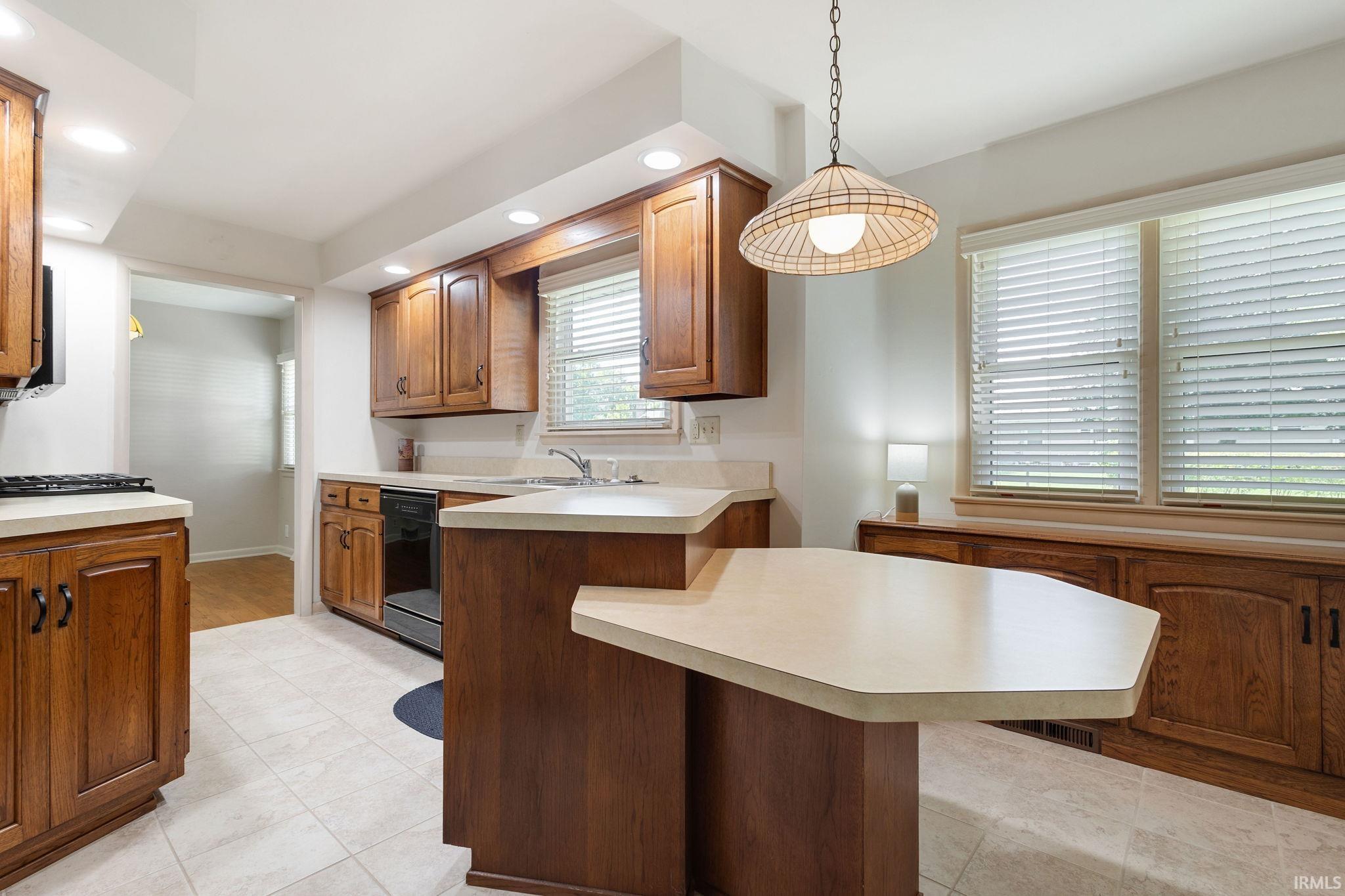 Photo 10 of 55903 Oak Manor Place