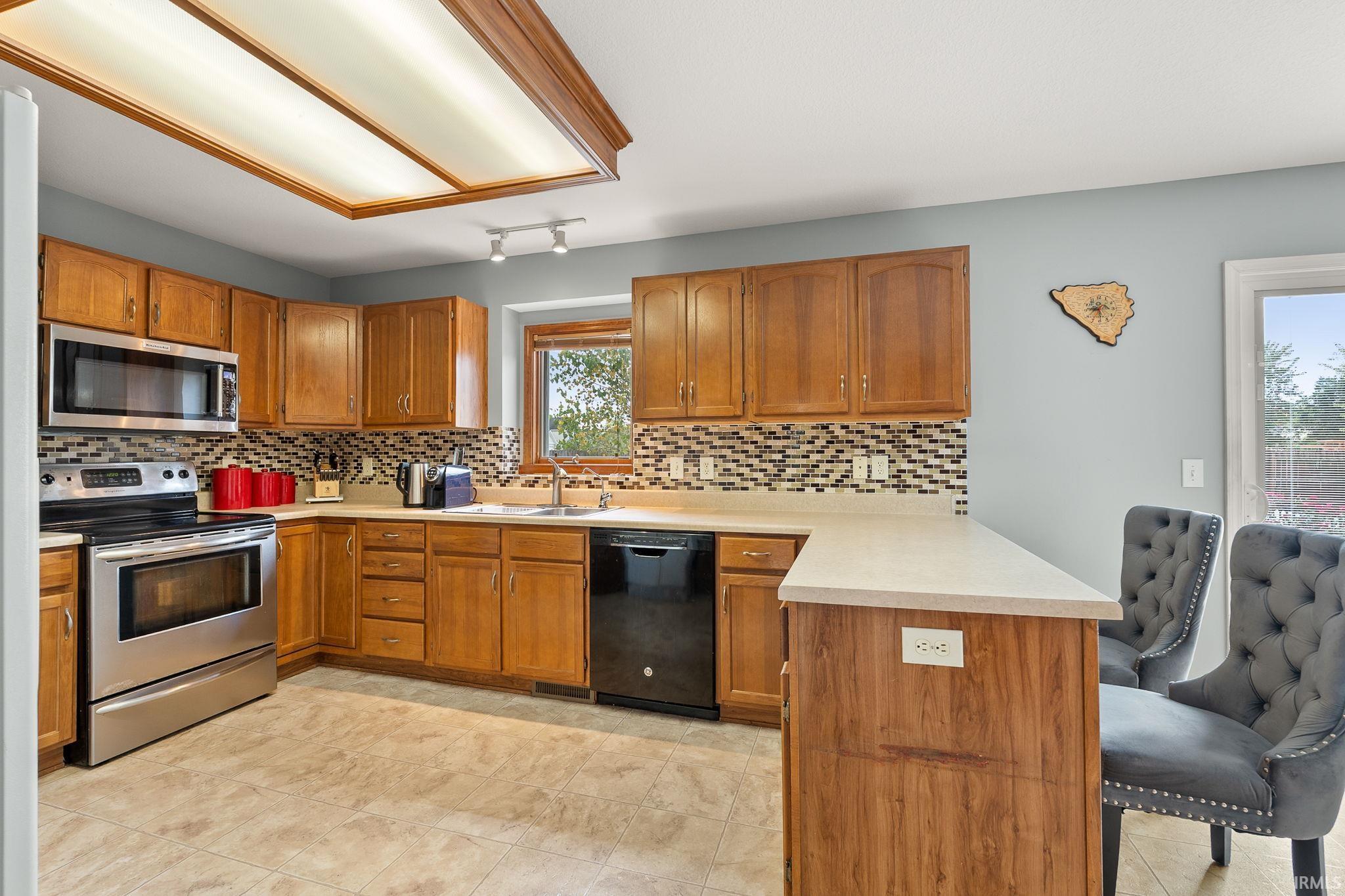 Photo 14 of 3203 Caledon Place