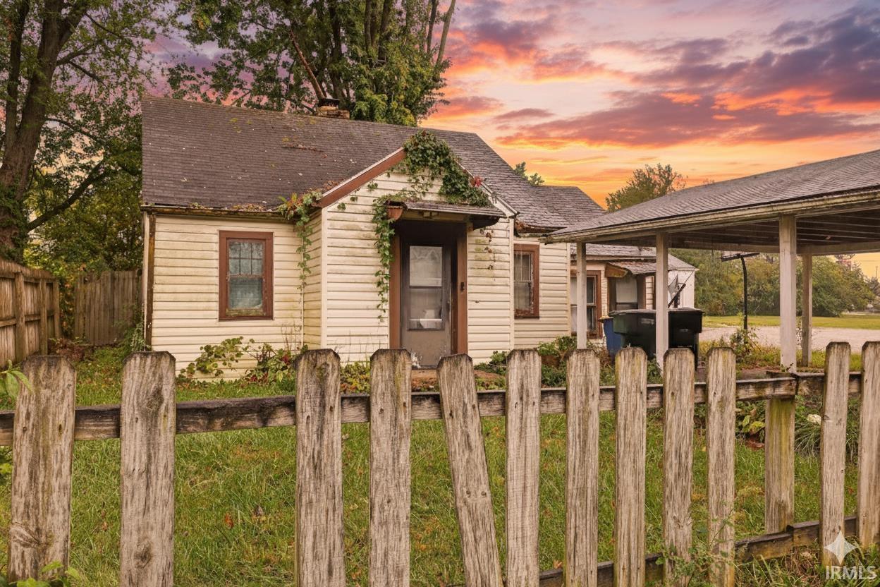 Homes for sale in Muncie, IN | 107 E Berkley Ave, Muncie, IN 47303 | MLS# 202539182