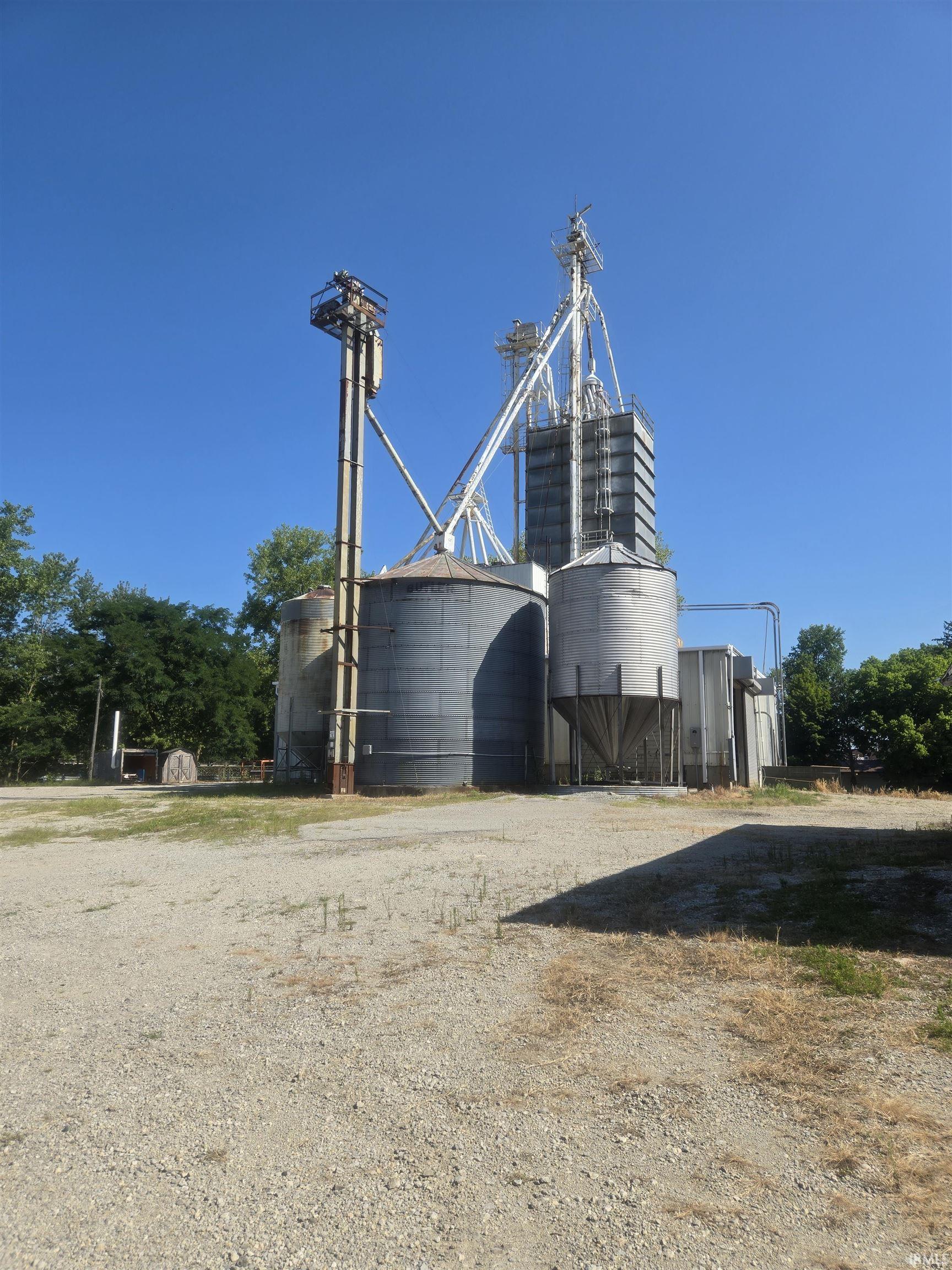 Photo 5 of 10199 S Wayne Road