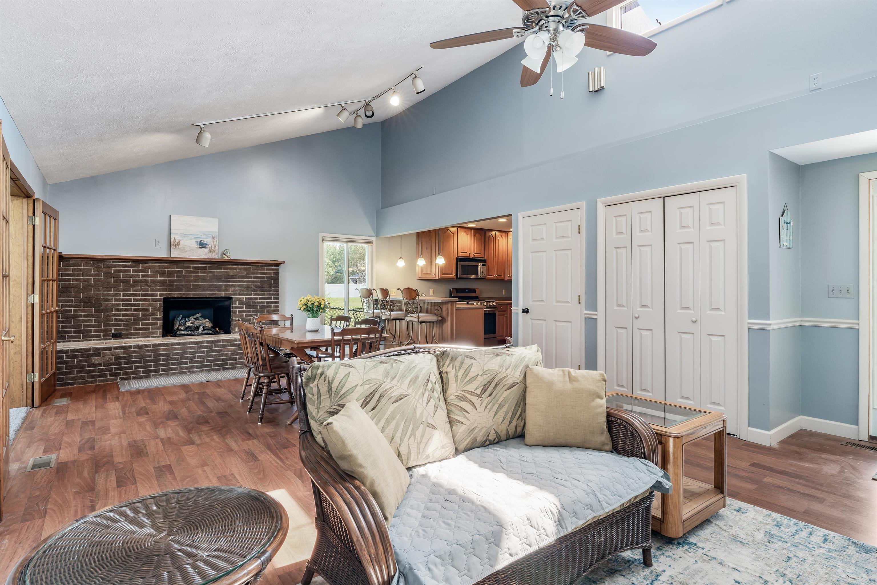 Photo 15 of 73 EMS T7 Lane